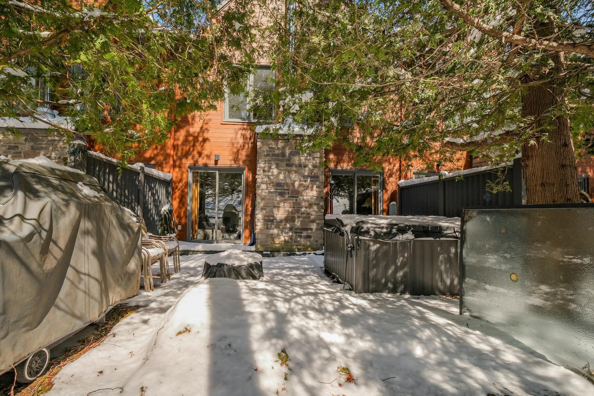 









177


Rue Dorchester

,
Bromont,




QC
J2L1P9

