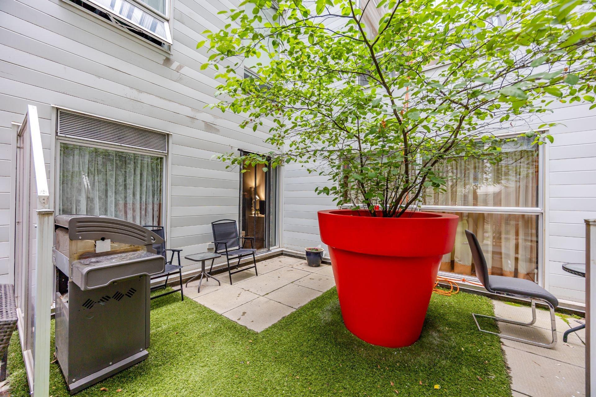 









1200


Rue St-Alexandre

, 119,
Montréal (Ville-Marie),




QC
H3B3H5

