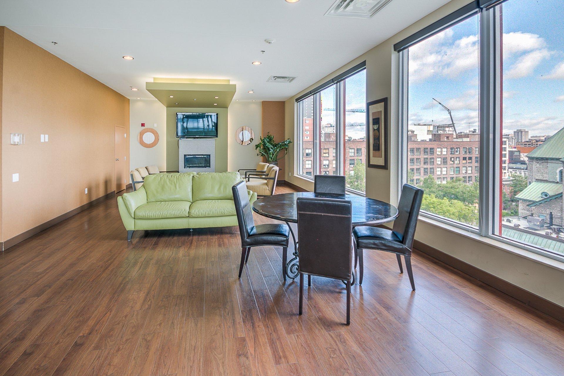 









1200


Rue St-Alexandre

, 119,
Montréal (Ville-Marie),




QC
H3B3H5

