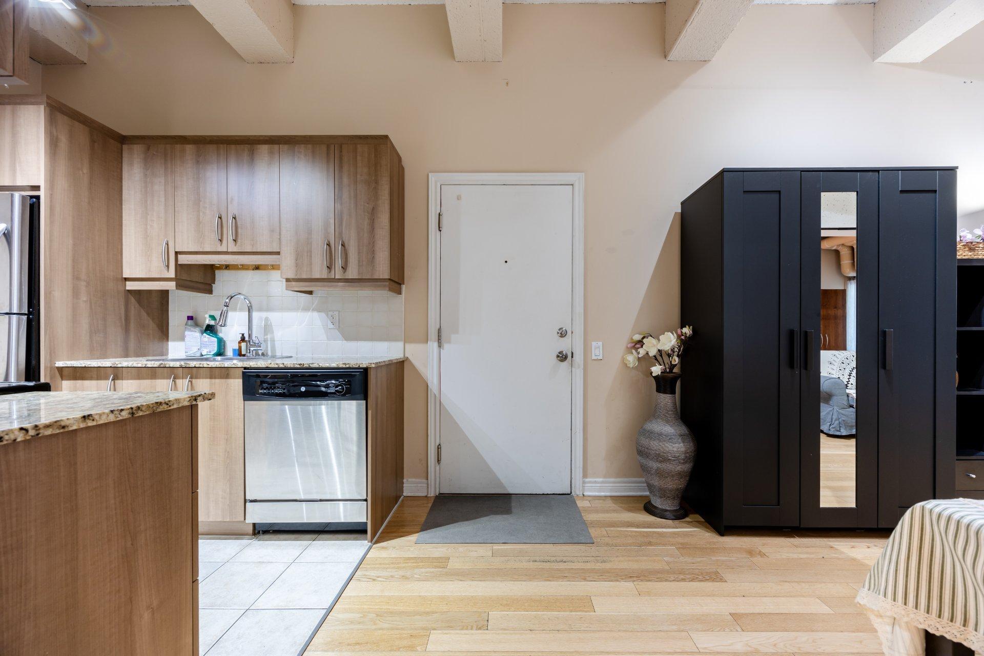 









1200


Rue St-Alexandre

, 119,
Montréal (Ville-Marie),




QC
H3B3H5

