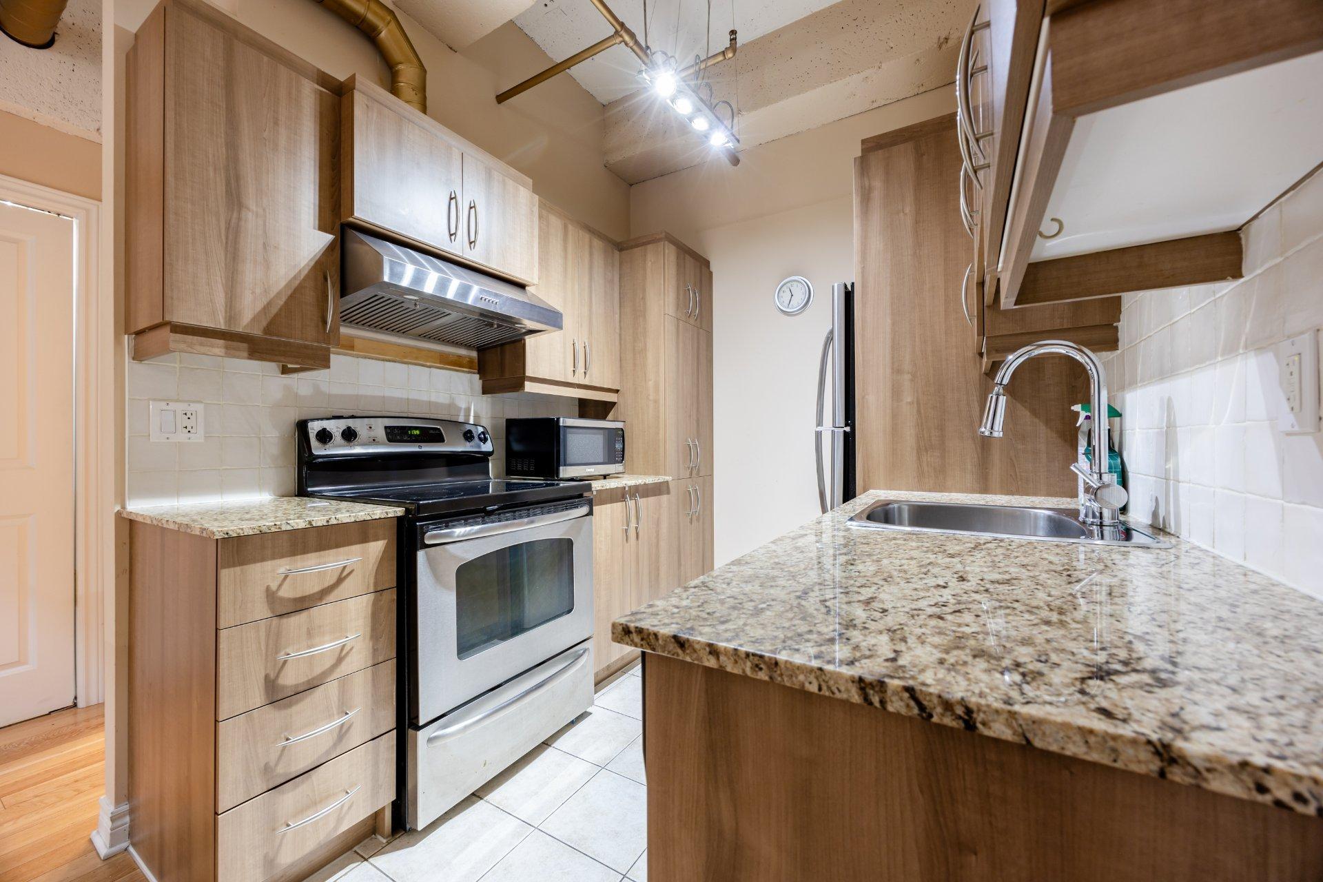 









1200


Rue St-Alexandre

, 119,
Montréal (Ville-Marie),




QC
H3B3H5

