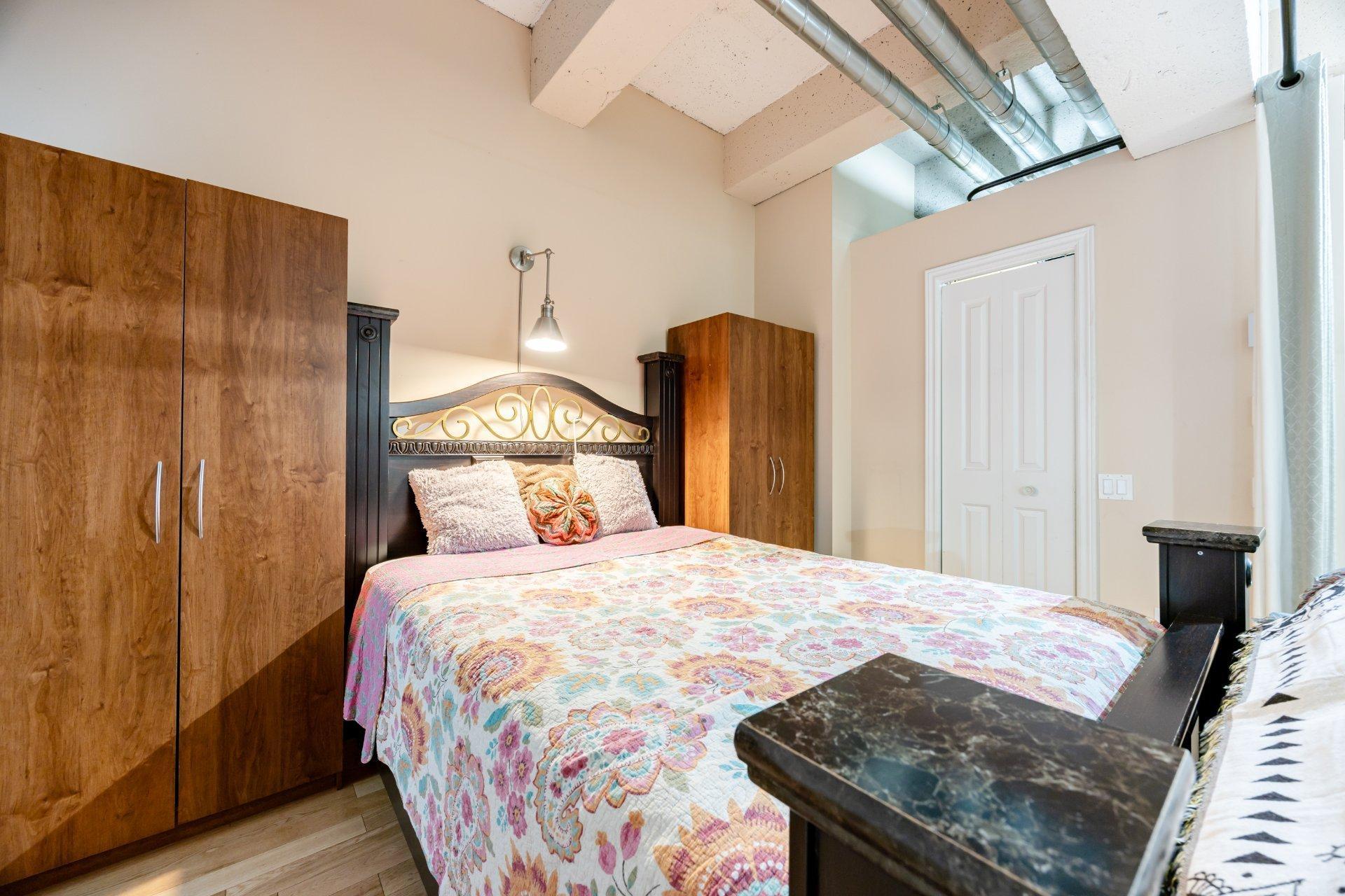 









1200


Rue St-Alexandre

, 119,
Montréal (Ville-Marie),




QC
H3B3H5

