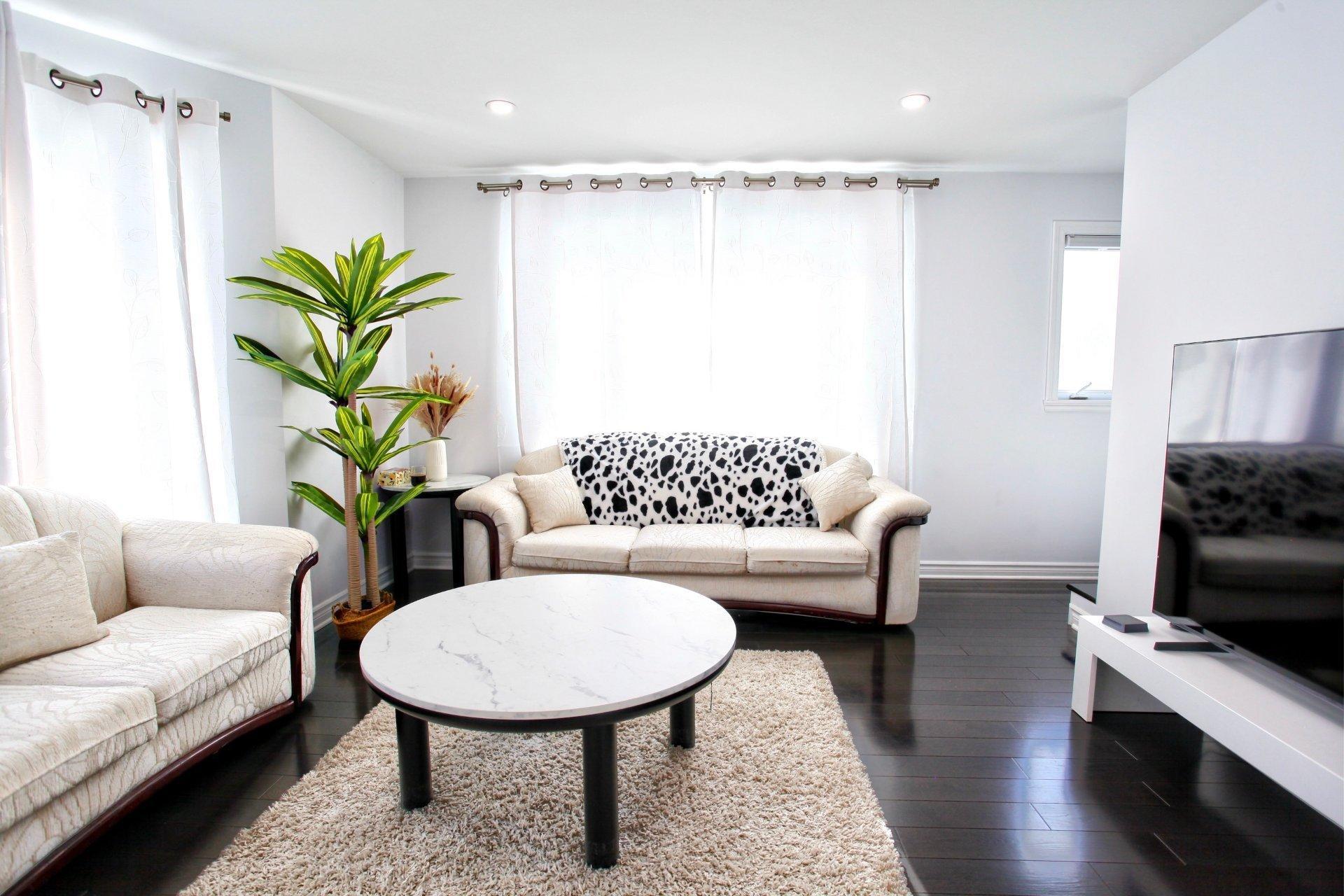 









9040


Boul. Marie-Victorin

,
Brossard,




QC
J4S1A3

