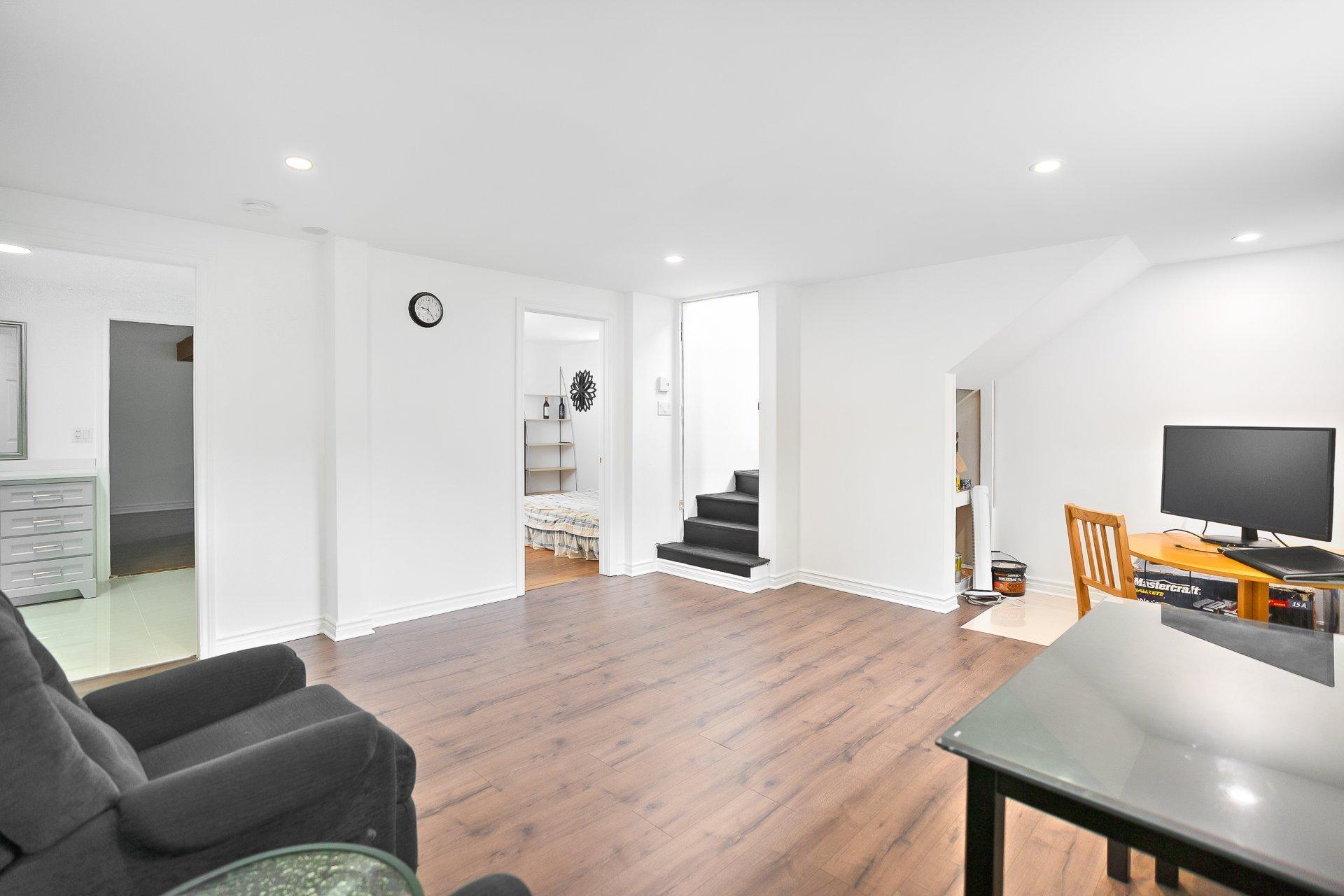 









9040


Boul. Marie-Victorin

,
Brossard,




QC
J4S1A3

