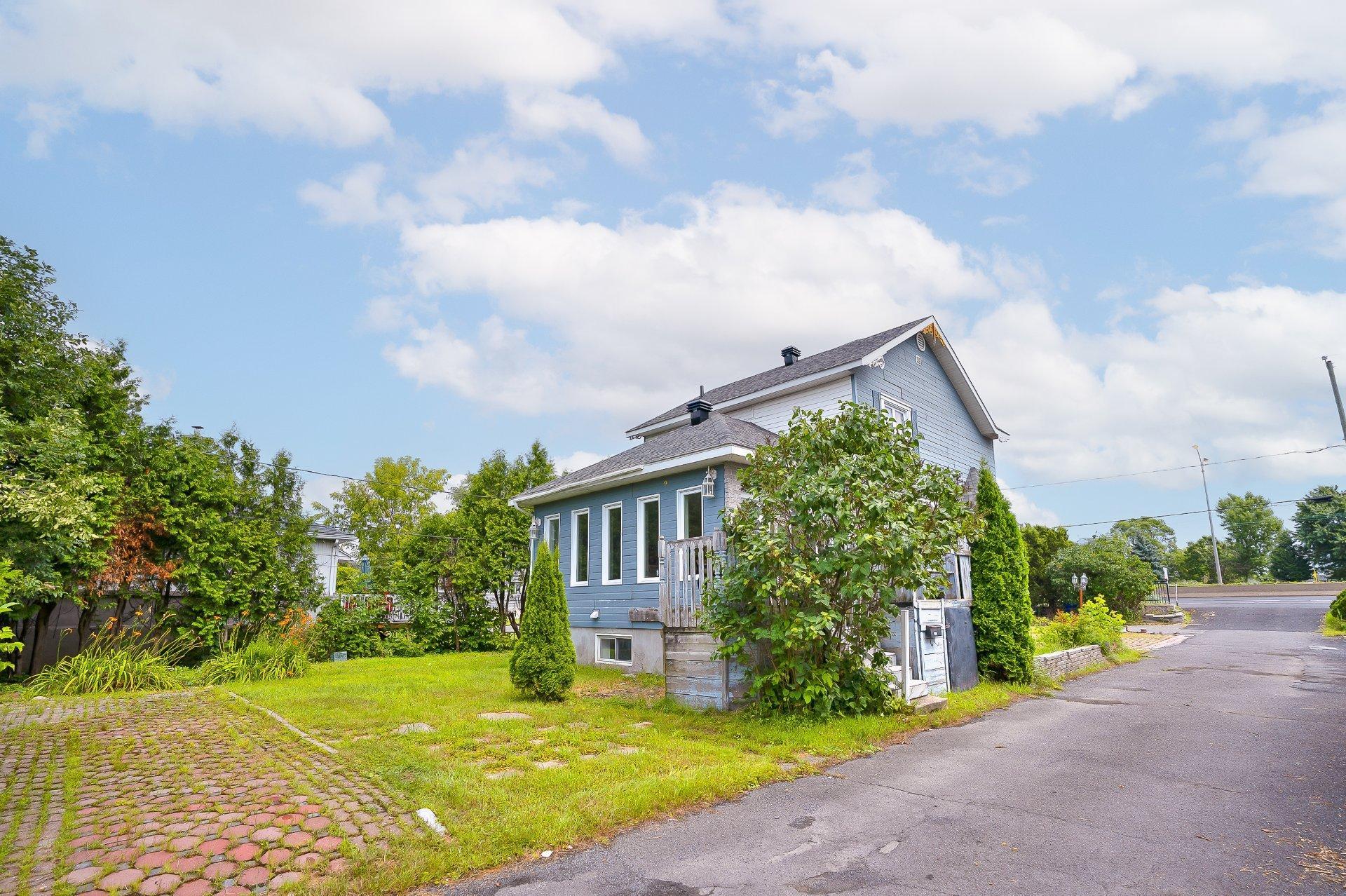 









9040


Boul. Marie-Victorin

,
Brossard,




QC
J4S1A3

