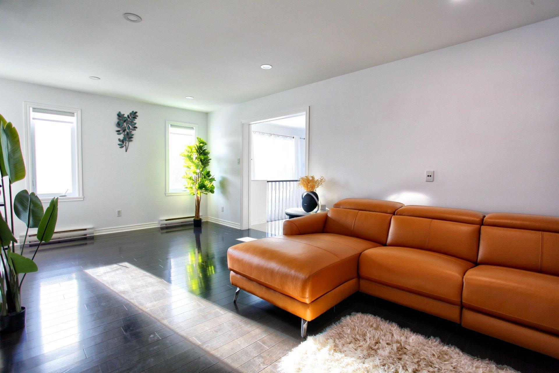 









9040


Boul. Marie-Victorin

,
Brossard,




QC
J4S1A3

