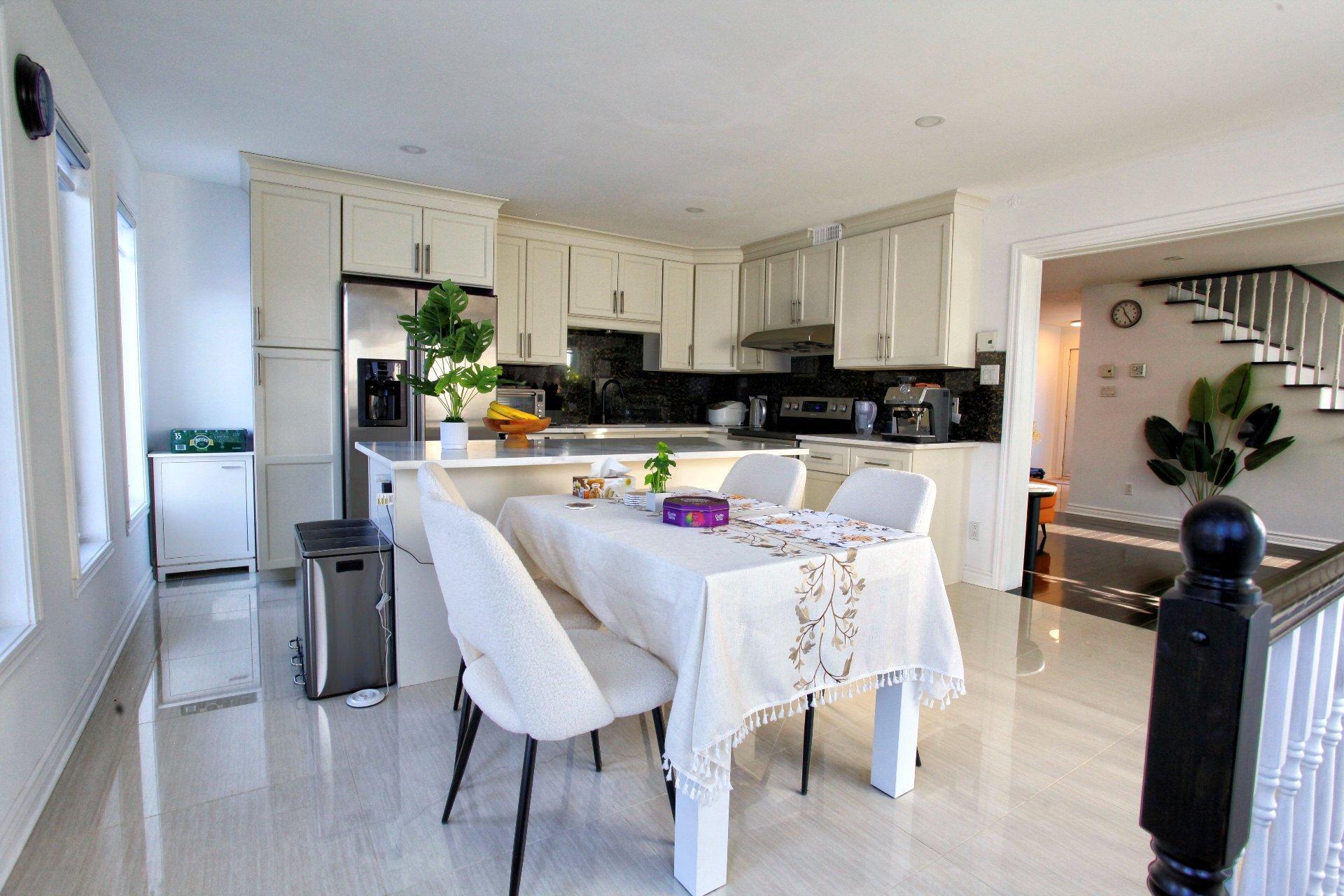 









9040


Boul. Marie-Victorin

,
Brossard,




QC
J4S1A3

