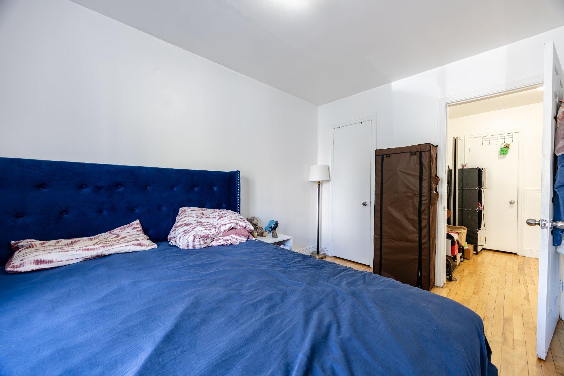 









5350

 - 5352


Av. Bourret

,
Montréal (Côte-des-Neiges/Notre-Dame-de-Grâce),




QC
H3X1J2

