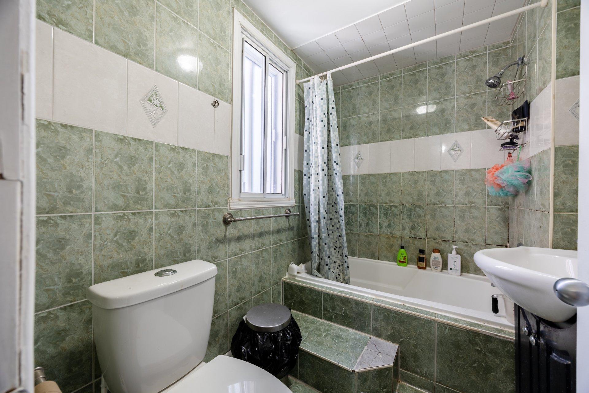 









5350

 - 5352


Av. Bourret

,
Montréal (Côte-des-Neiges/Notre-Dame-de-Grâce),




QC
H3X1J2

