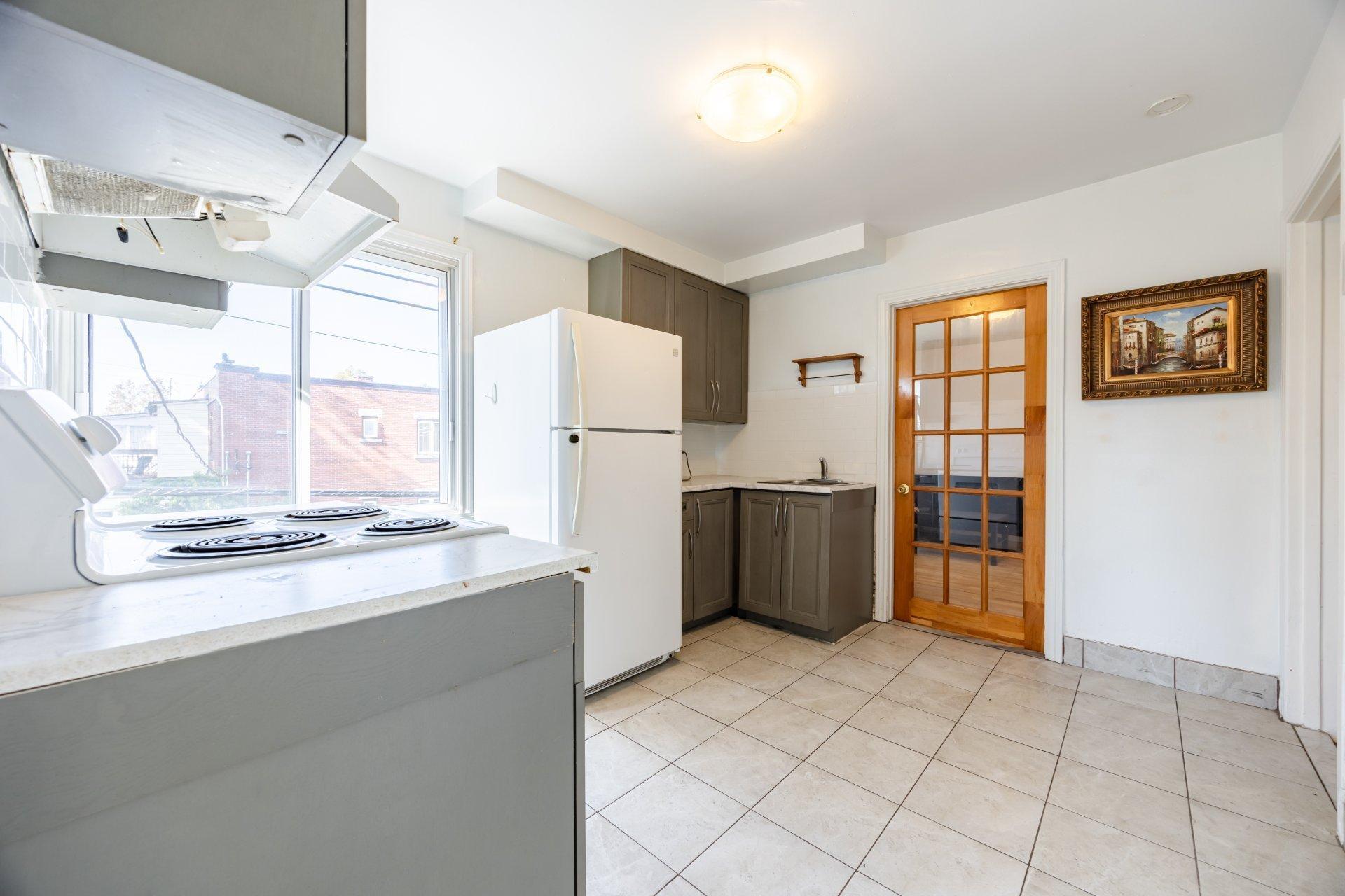 









5350

 - 5352


Av. Bourret

,
Montréal (Côte-des-Neiges/Notre-Dame-de-Grâce),




QC
H3X1J2

