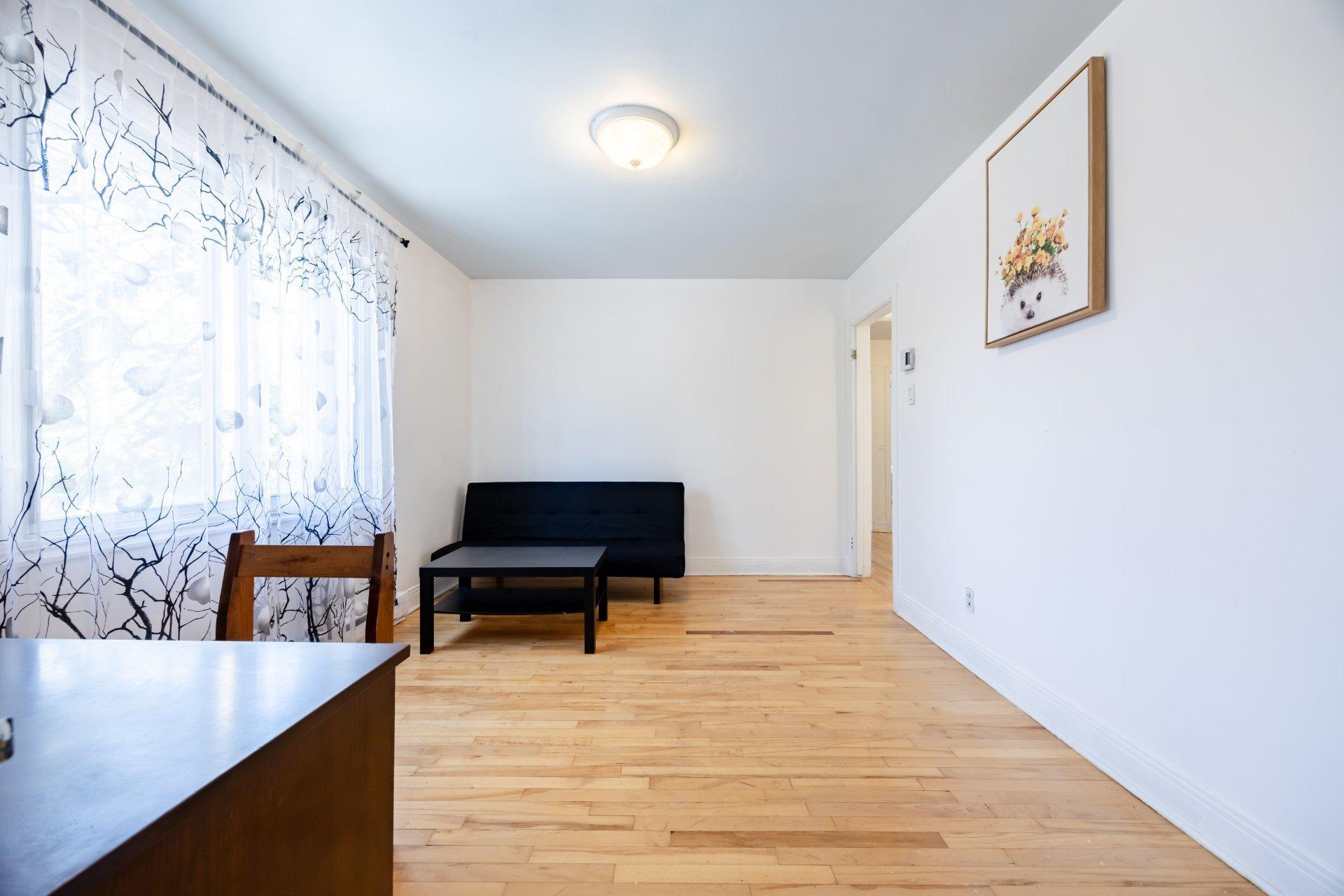 









5350

 - 5352


Av. Bourret

,
Montréal (Côte-des-Neiges/Notre-Dame-de-Grâce),




QC
H3X1J2

