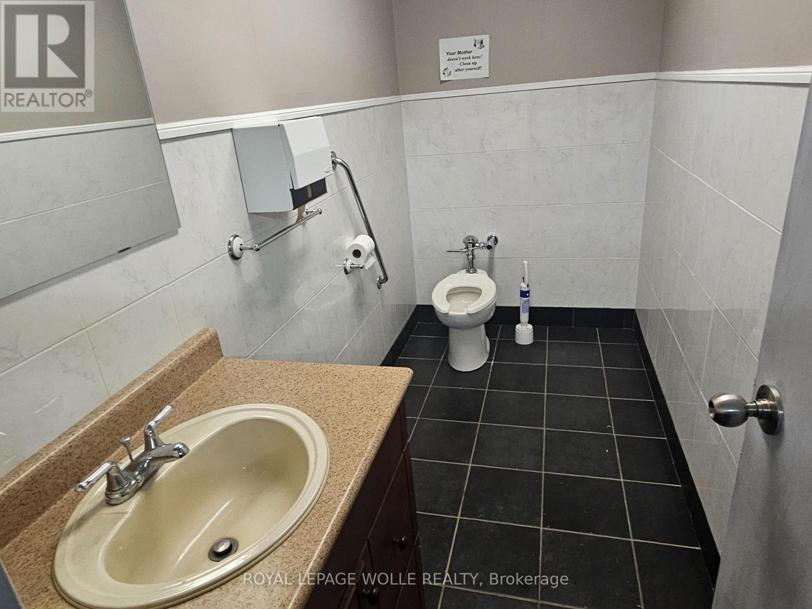 












30 RIDGEWAY CIRCLE

,
Woodstock,




Ontario
N4V1C9

