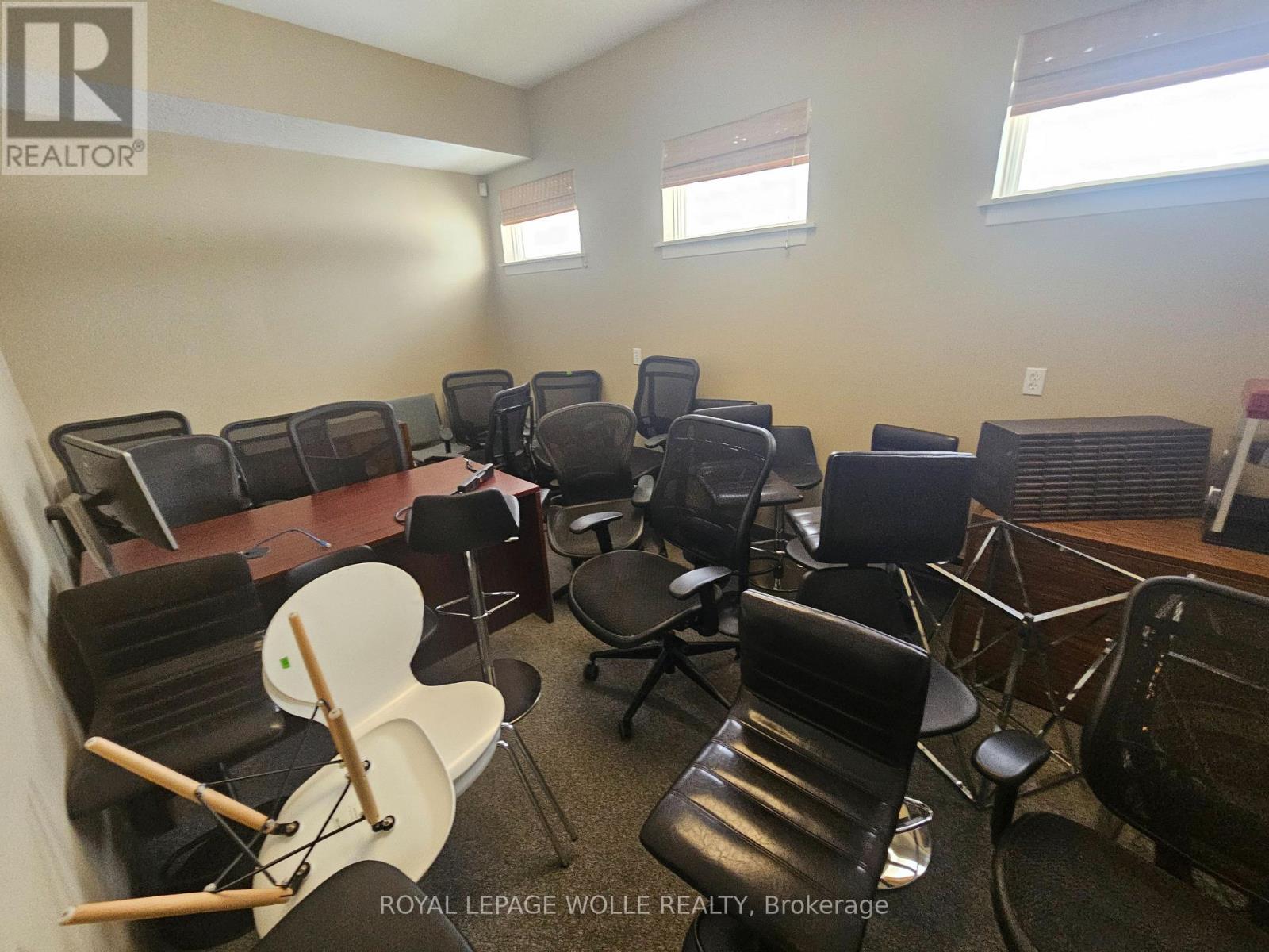 












30 RIDGEWAY CIRCLE

,
Woodstock,




Ontario
N4V1C9

