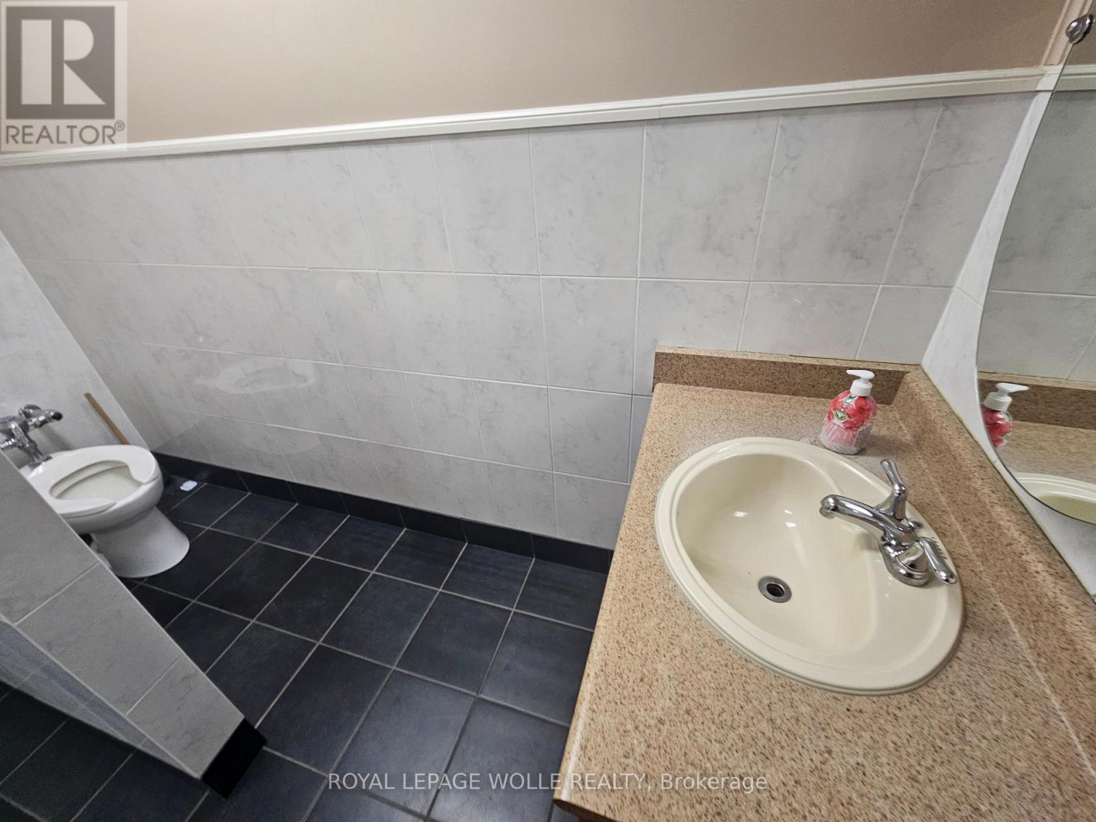 












30 RIDGEWAY CIRCLE

,
Woodstock,




Ontario
N4V1C9

