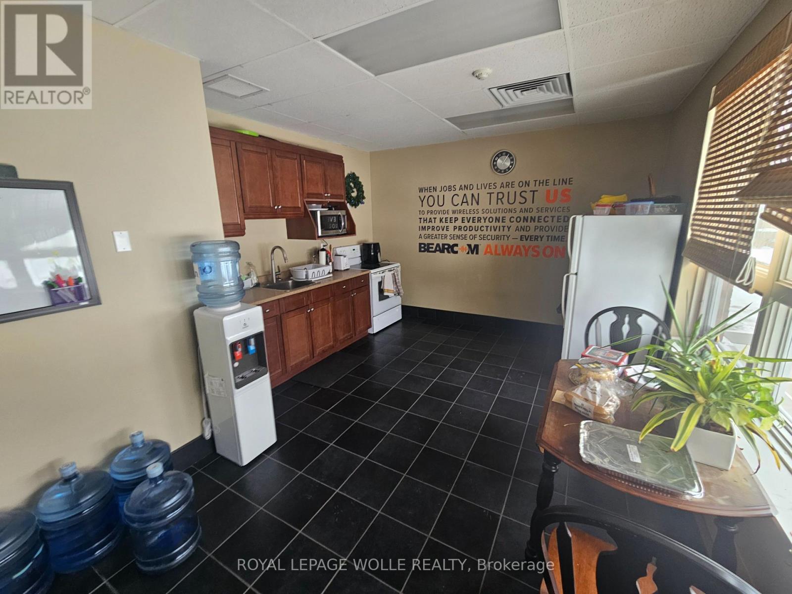 












30 RIDGEWAY CIRCLE

,
Woodstock,




Ontario
N4V1C9

