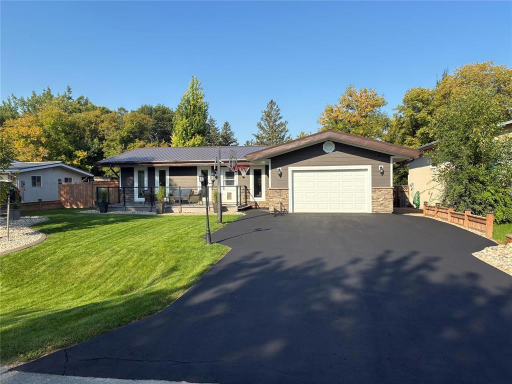 












5 Roselawn Bay

,
Niverville,




Manitoba
R0A1E0

