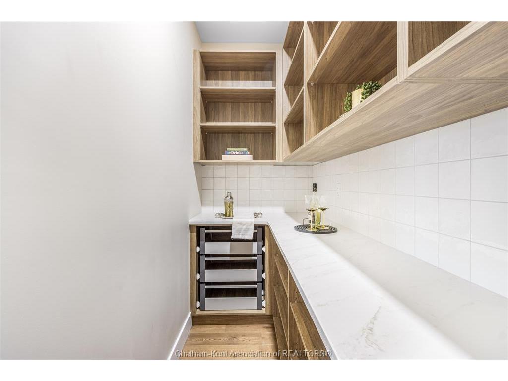 









44


BLOOMINGTON

Way,
Chatham,




ON
N7L 0H2

