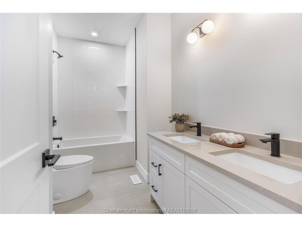 









44


BLOOMINGTON

Way,
Chatham,




ON
N7L 0H2

