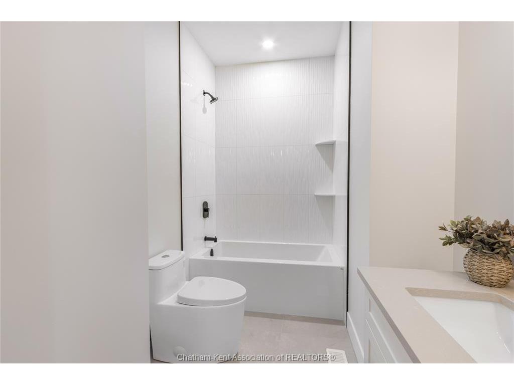 









44


BLOOMINGTON

Way,
Chatham,




ON
N7L 0H2

