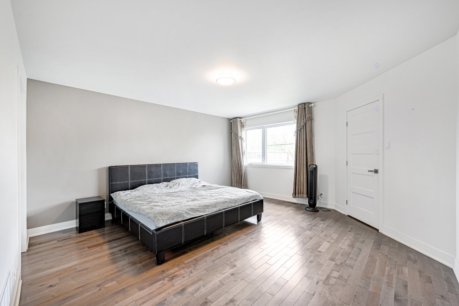 









288


Rue Chambly

,
Longueuil (Greenfield Park),




QC
J4V2E7

