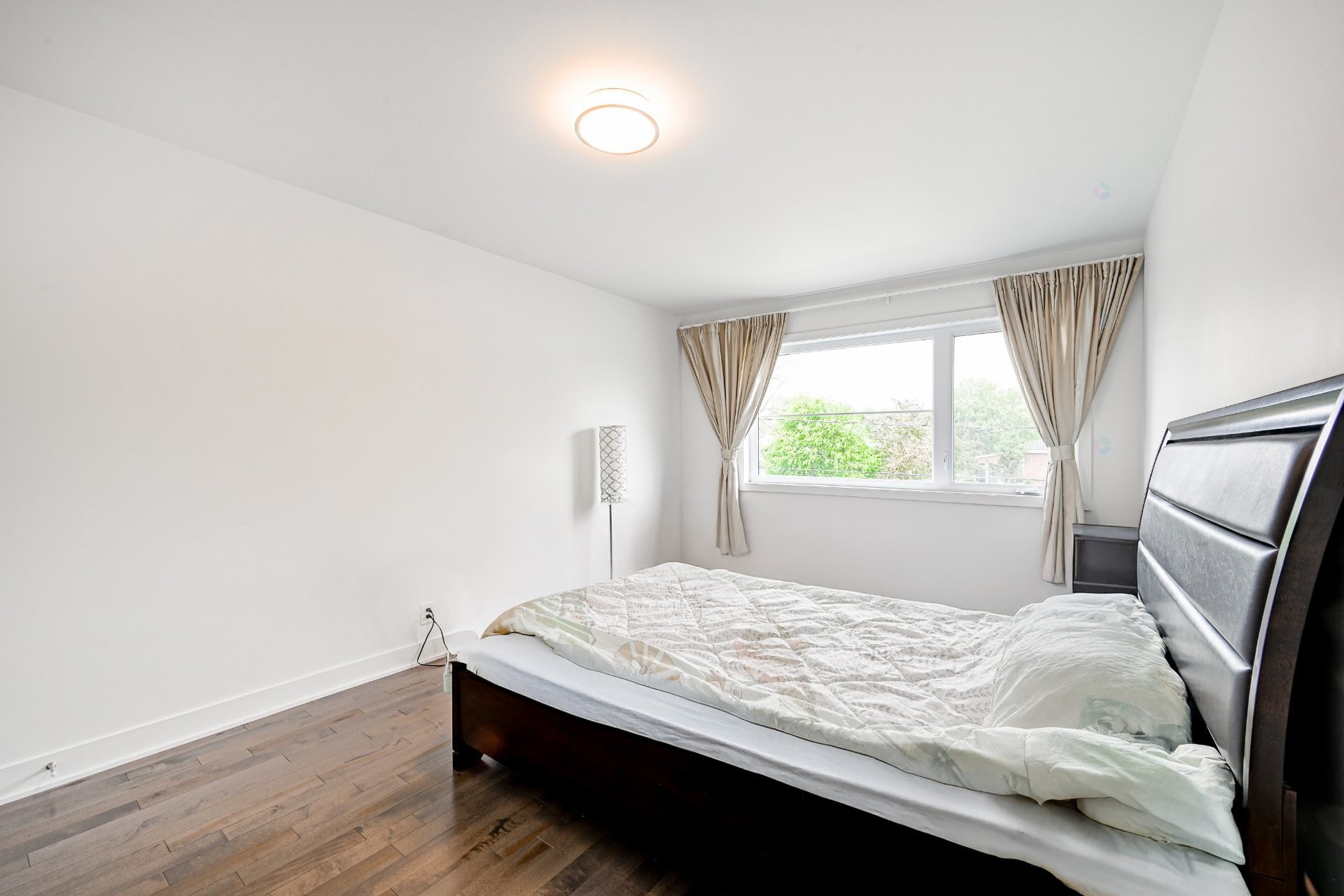 









288


Rue Chambly

,
Longueuil (Greenfield Park),




QC
J4V2E7

