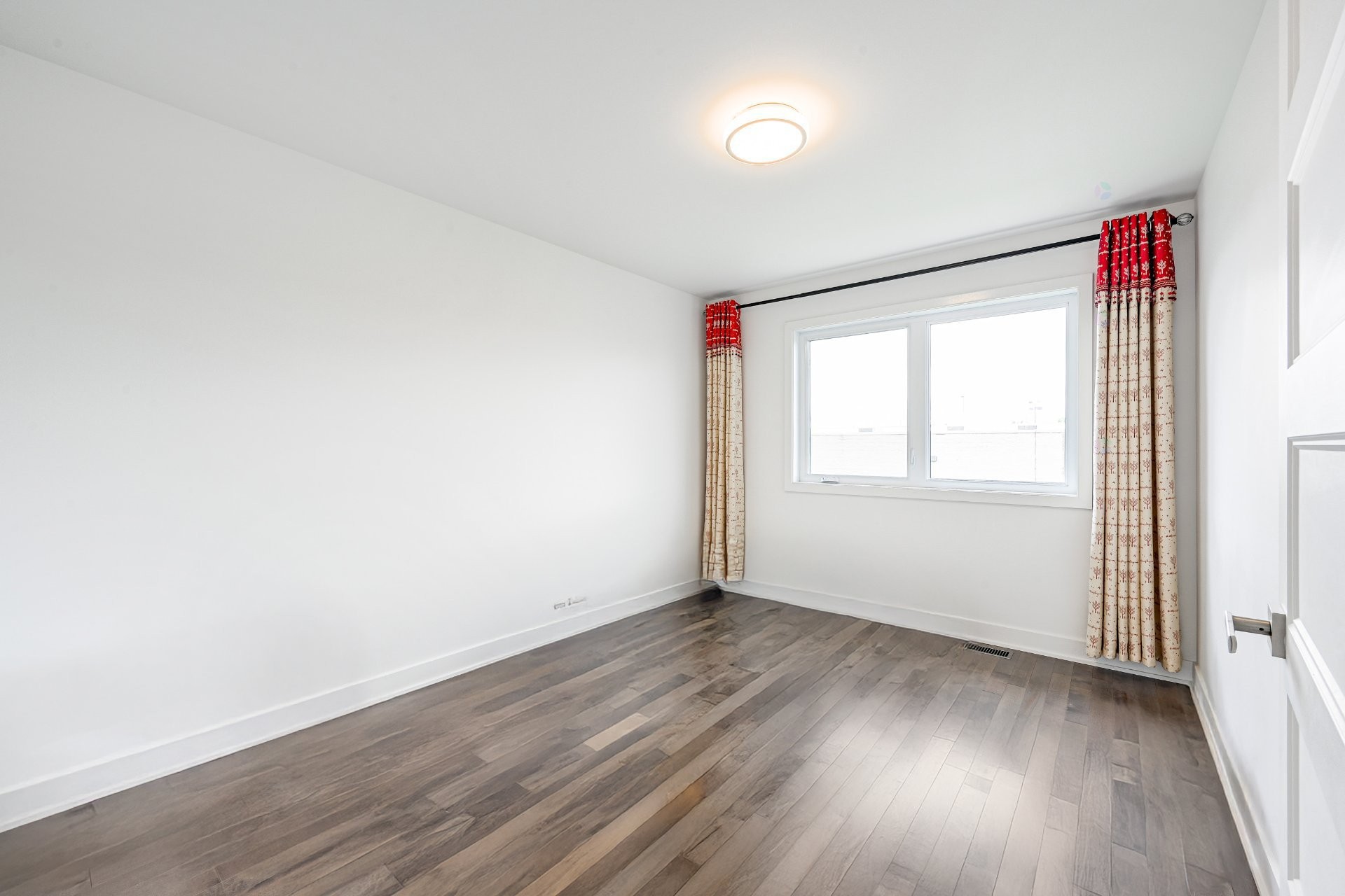 









288


Rue Chambly

,
Longueuil (Greenfield Park),




QC
J4V2E7

