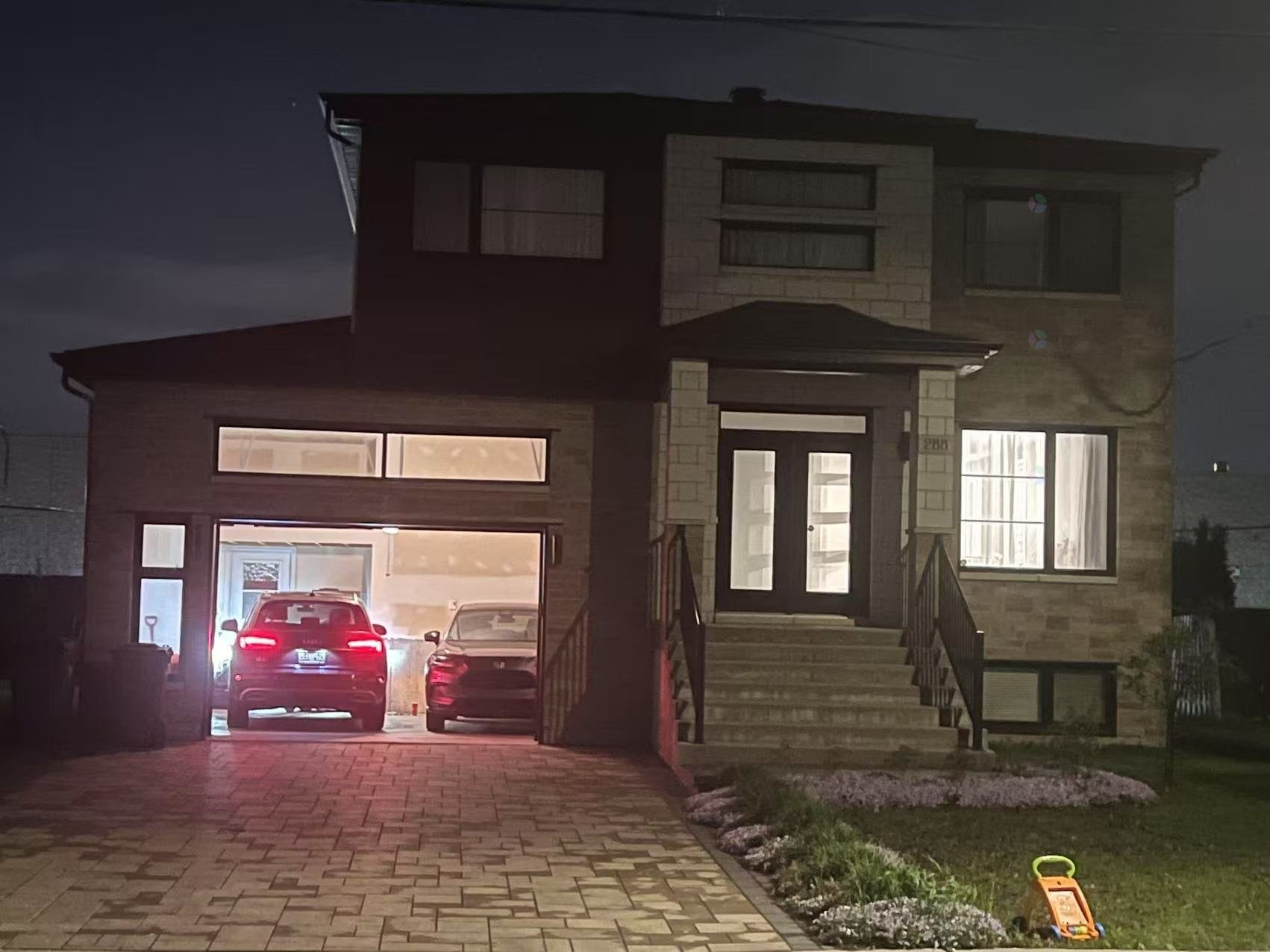 









288


Rue Chambly

,
Longueuil (Greenfield Park),




QC
J4V2E7

