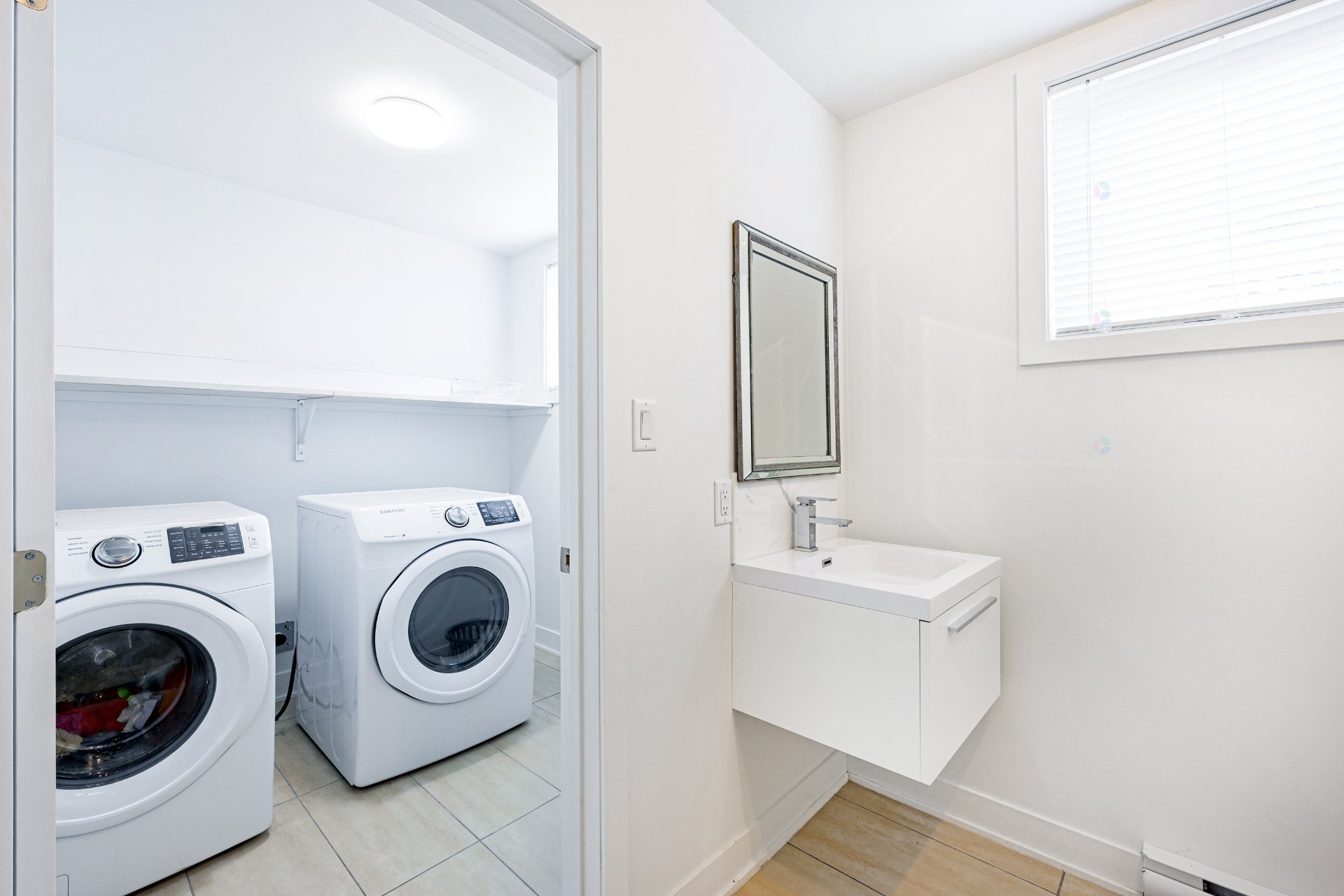 









288


Rue Chambly

,
Longueuil (Greenfield Park),




QC
J4V2E7

