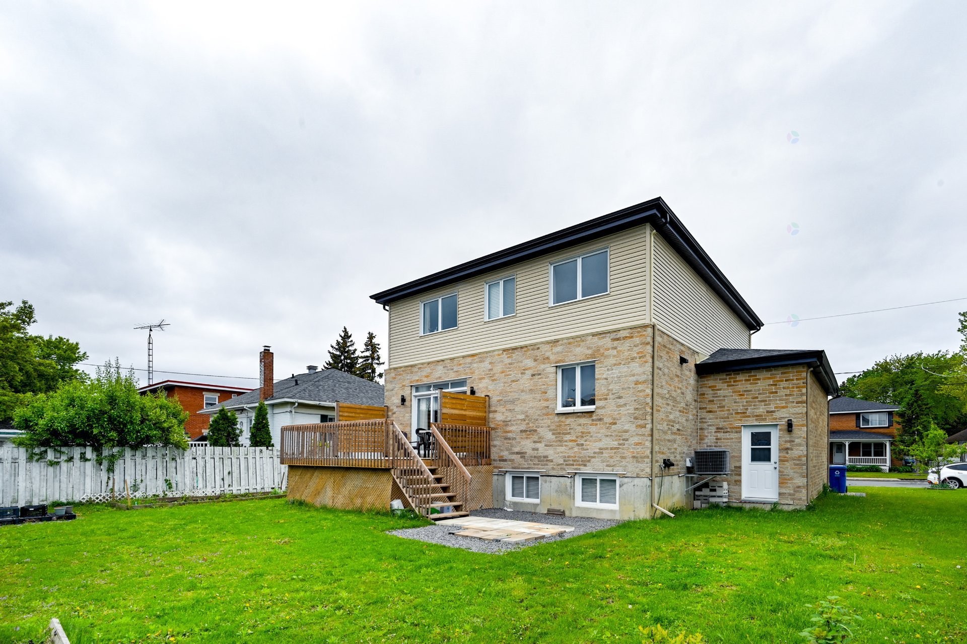 









288


Rue Chambly

,
Longueuil (Greenfield Park),




QC
J4V2E7

