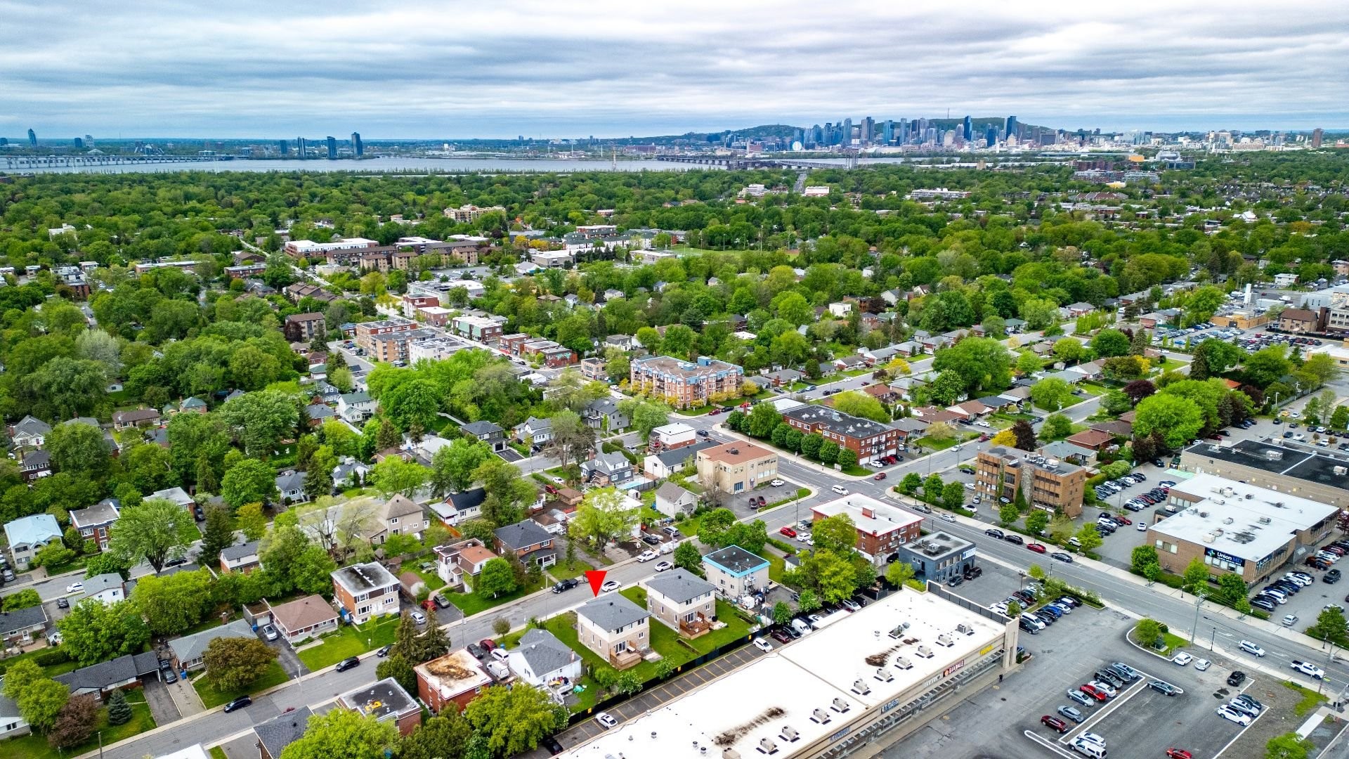 









288


Rue Chambly

,
Longueuil (Greenfield Park),




QC
J4V2E7

