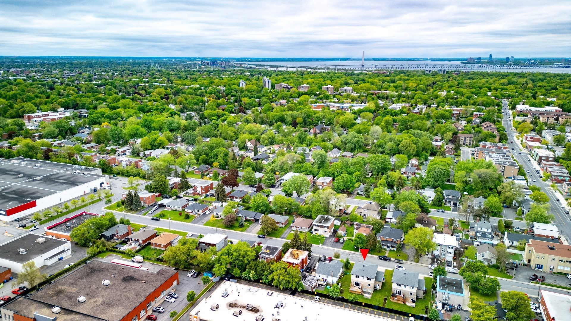 









288


Rue Chambly

,
Longueuil (Greenfield Park),




QC
J4V2E7

