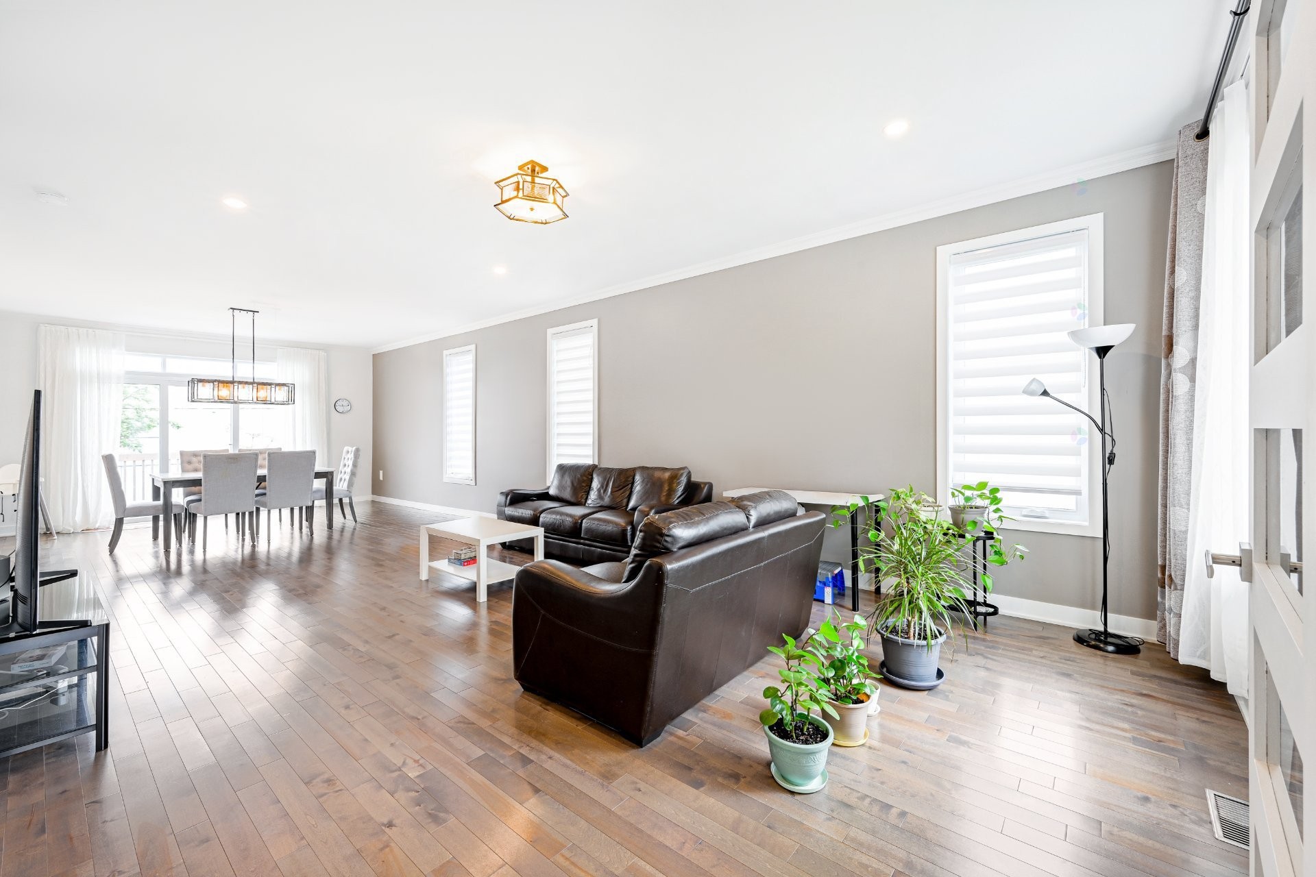 









288


Rue Chambly

,
Longueuil (Greenfield Park),




QC
J4V2E7

