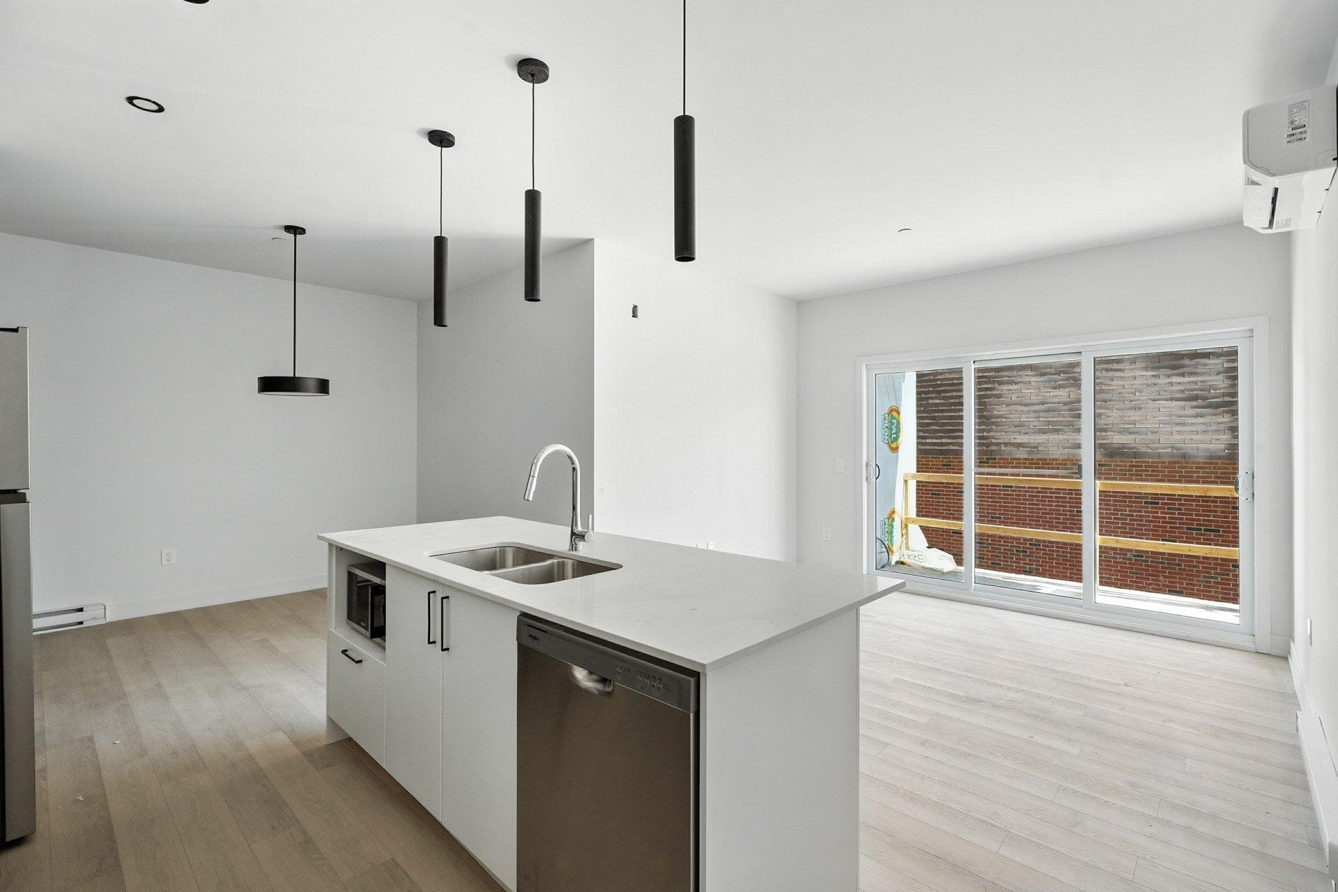 









312


Ch. Freeman

, 302,
Gatineau (Hull),




QC
J8Z2B6

