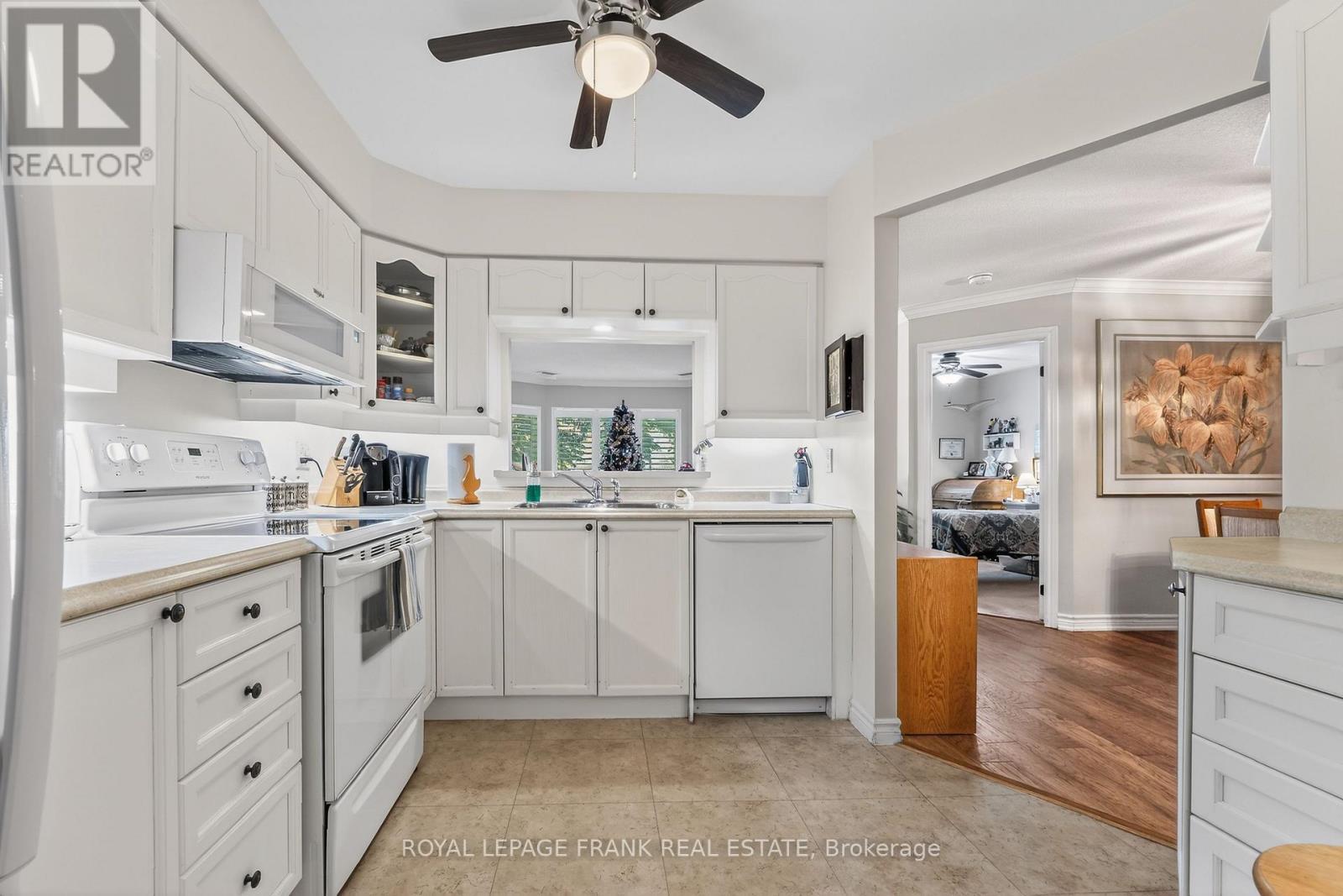 












110 - 3 HERITAGE WAY

,
Kawartha Lakes (Lindsay),




Ontario
K9V5Z1

