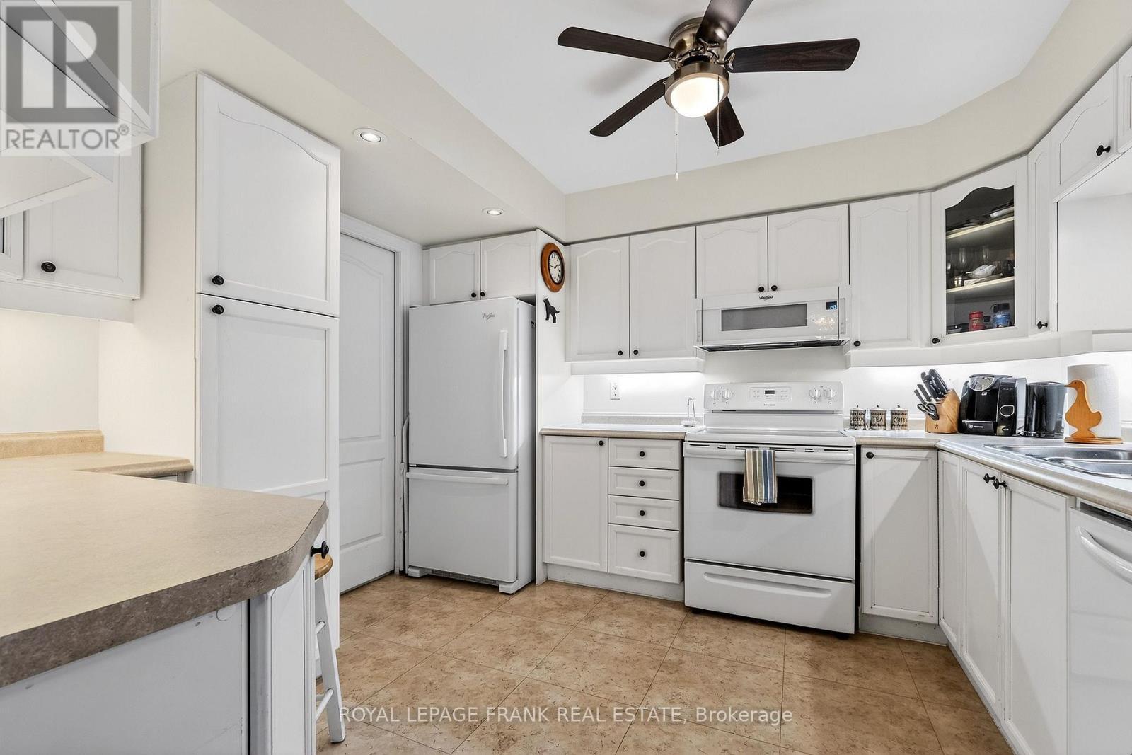 












110 - 3 HERITAGE WAY

,
Kawartha Lakes (Lindsay),




Ontario
K9V5Z1

