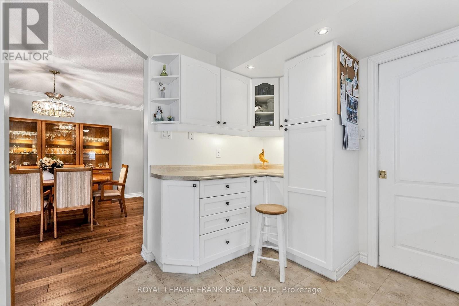 












110 - 3 HERITAGE WAY

,
Kawartha Lakes (Lindsay),




Ontario
K9V5Z1

