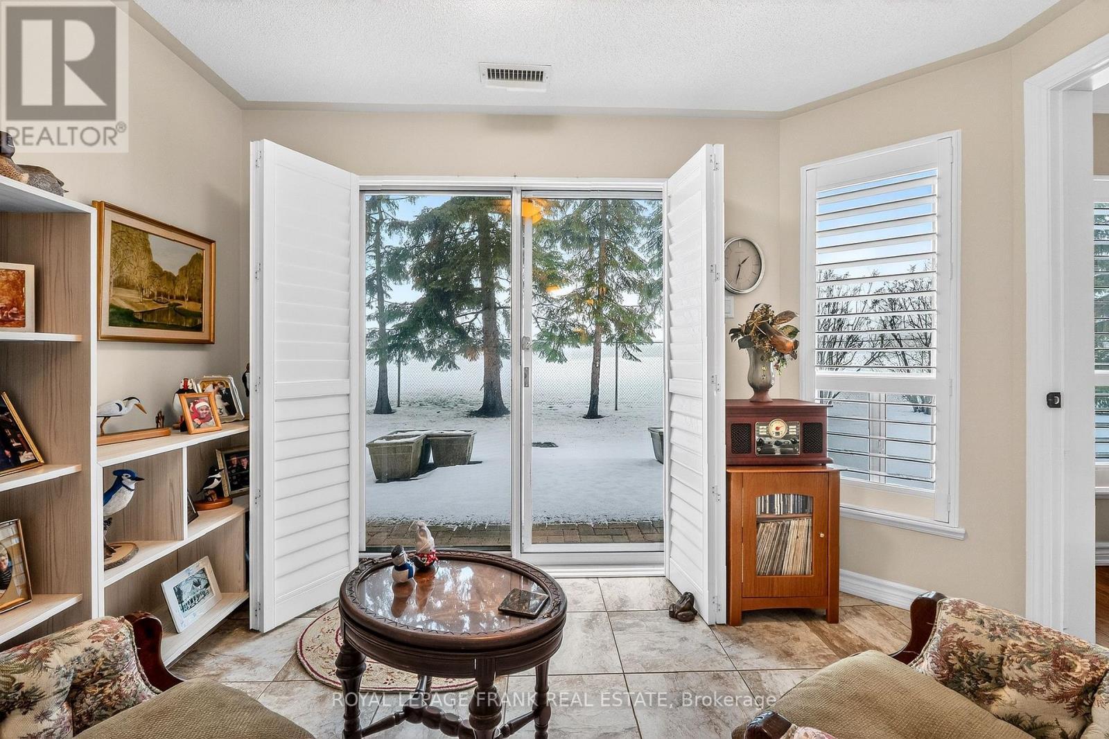 












110 - 3 HERITAGE WAY

,
Kawartha Lakes (Lindsay),




Ontario
K9V5Z1

