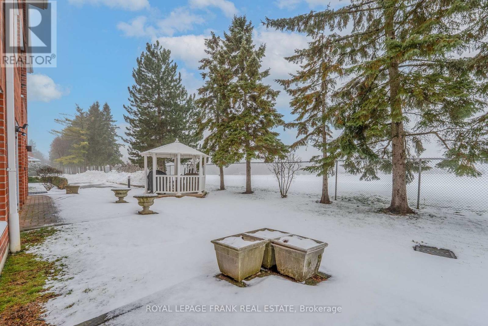 












110 - 3 HERITAGE WAY

,
Kawartha Lakes (Lindsay),




Ontario
K9V5Z1

