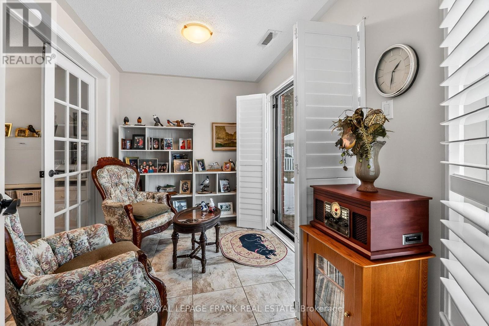 












110 - 3 HERITAGE WAY

,
Kawartha Lakes (Lindsay),




Ontario
K9V5Z1

