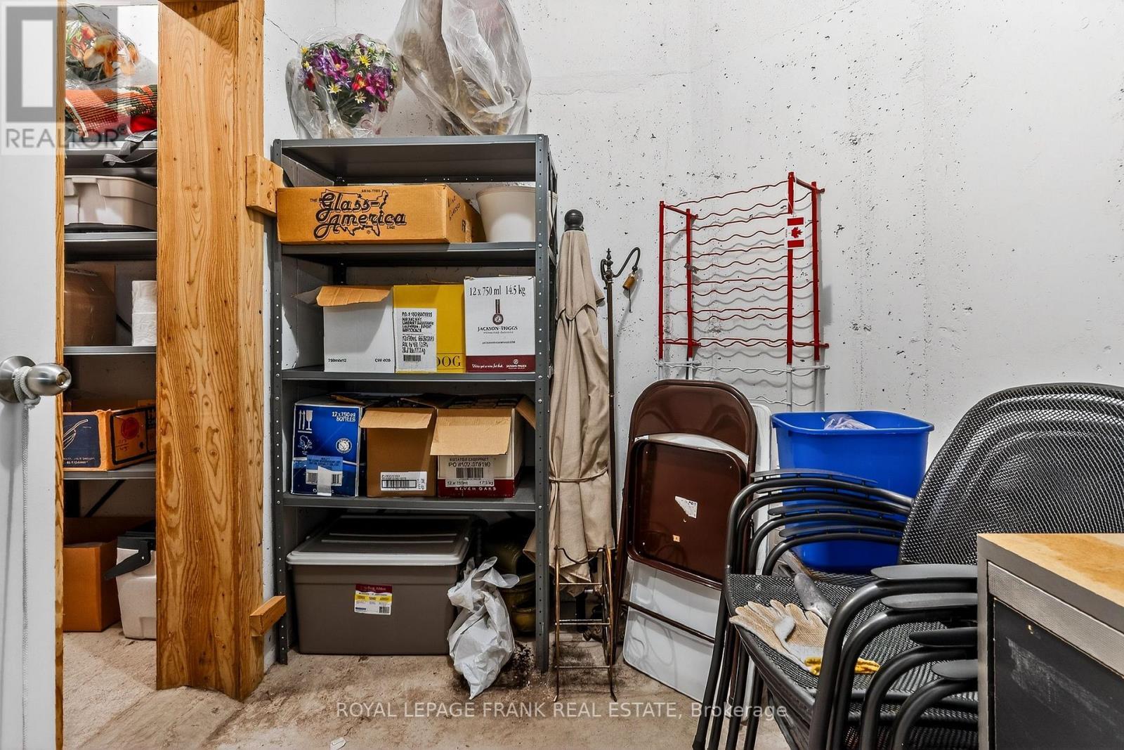 












110 - 3 HERITAGE WAY

,
Kawartha Lakes (Lindsay),




Ontario
K9V5Z1

