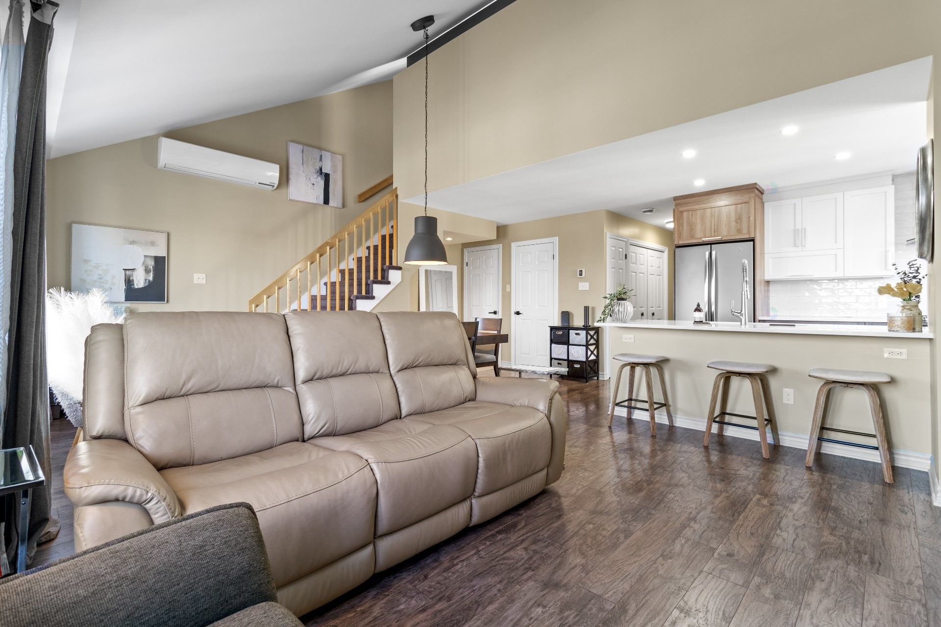 









3384


Boul. Gareau

,
Longueuil (Saint-Hubert),




QC
J3Y0J5

