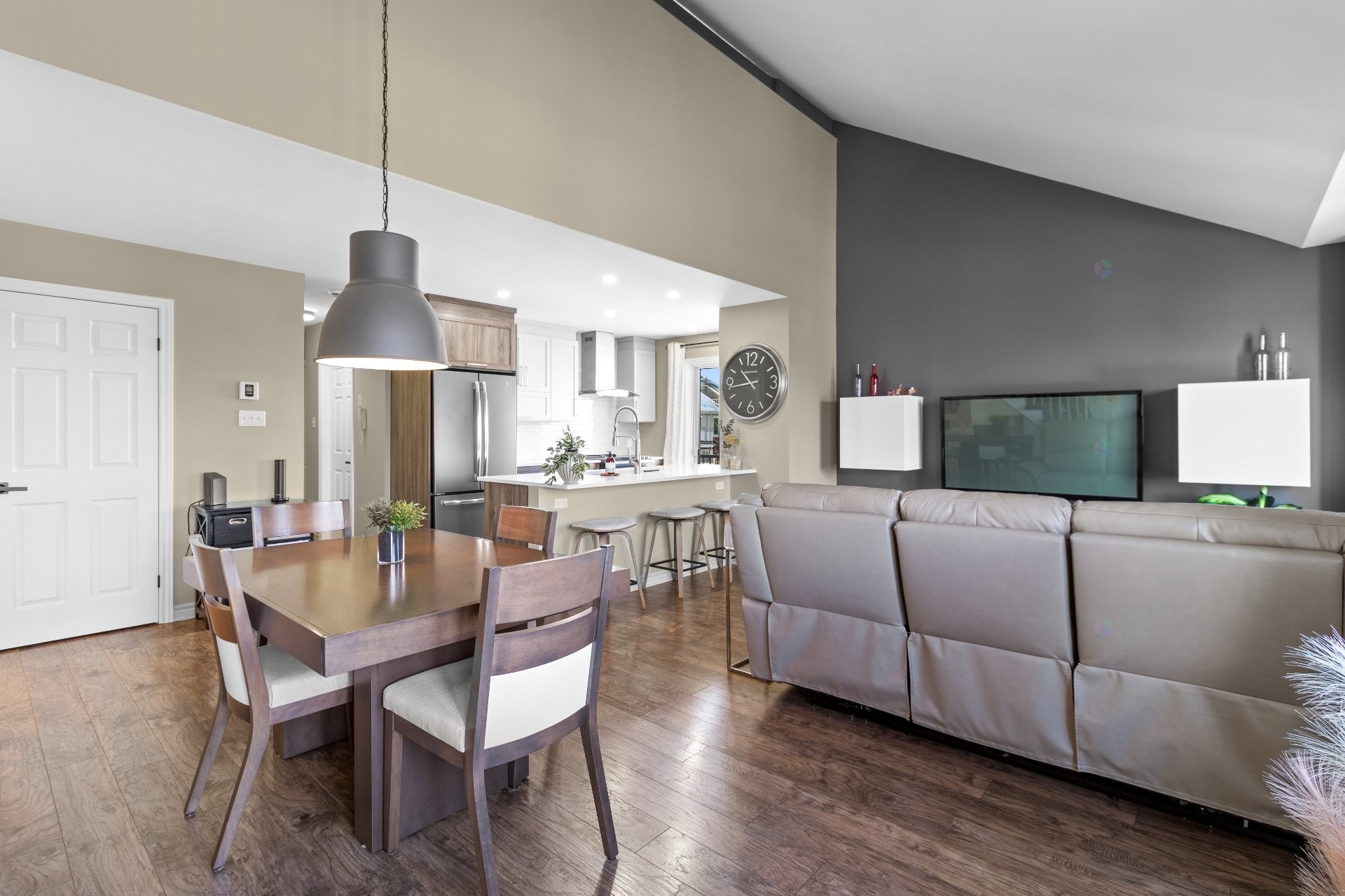 









3384


Boul. Gareau

,
Longueuil (Saint-Hubert),




QC
J3Y0J5

