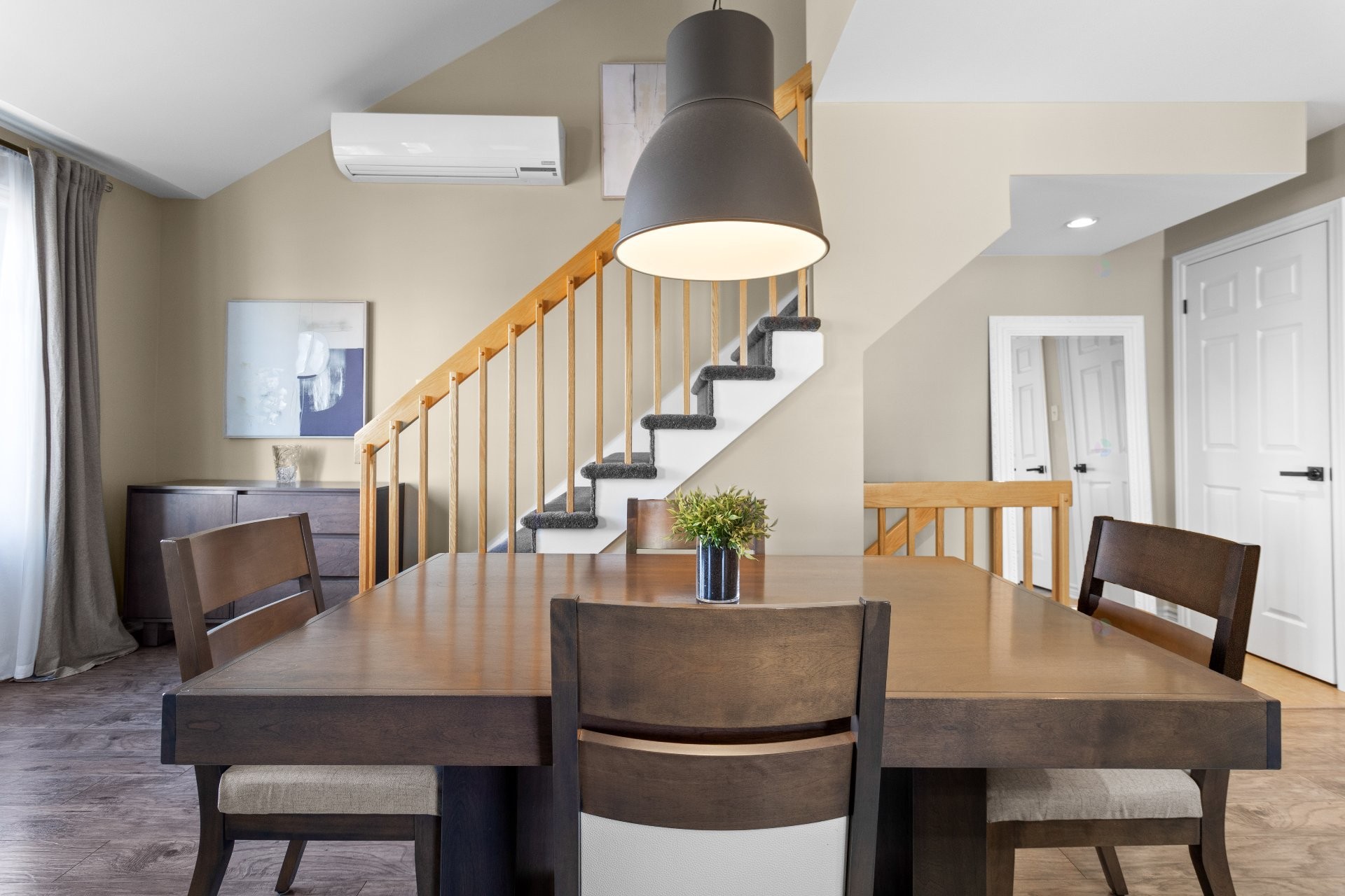 









3384


Boul. Gareau

,
Longueuil (Saint-Hubert),




QC
J3Y0J5

