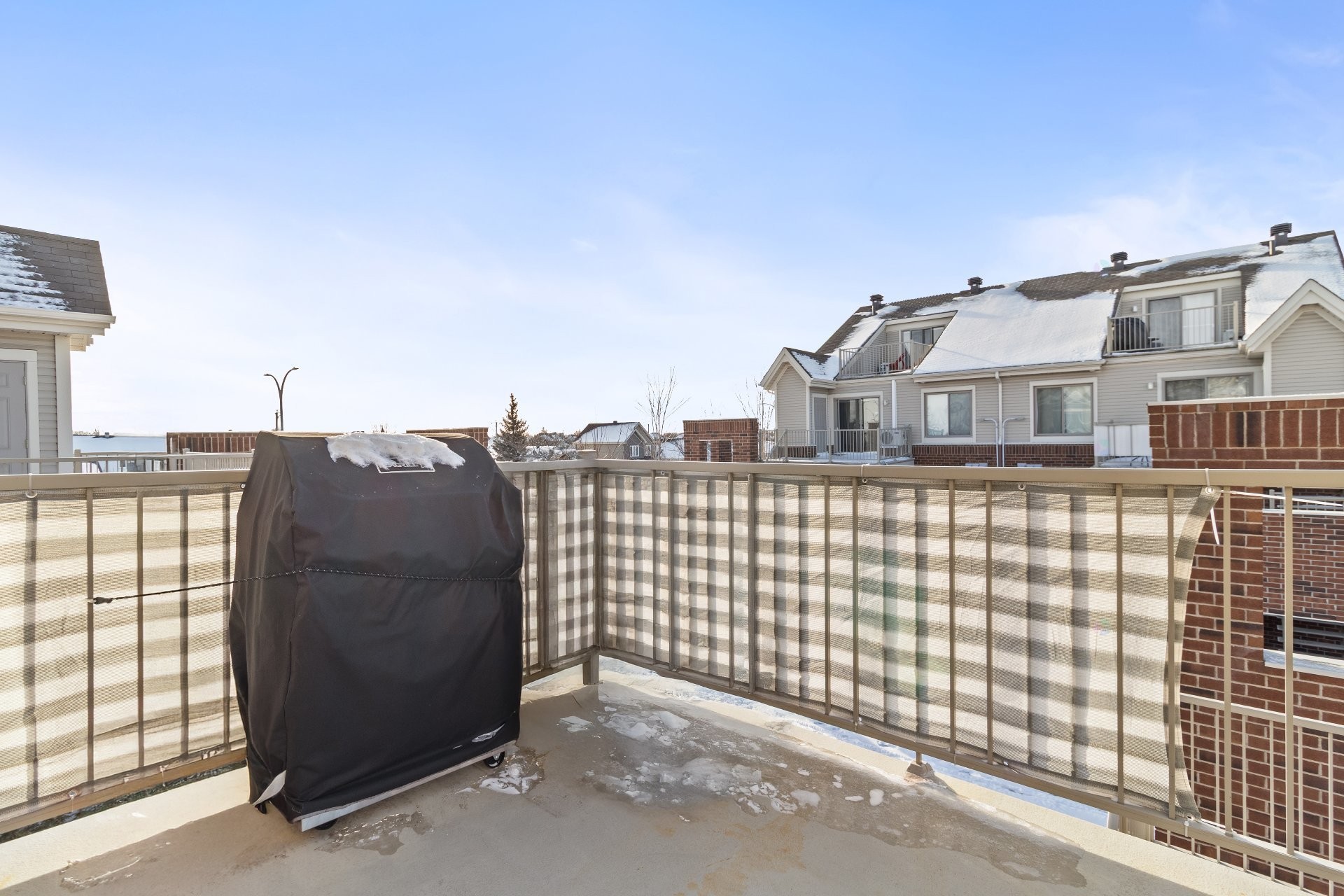 









3384


Boul. Gareau

,
Longueuil (Saint-Hubert),




QC
J3Y0J5

