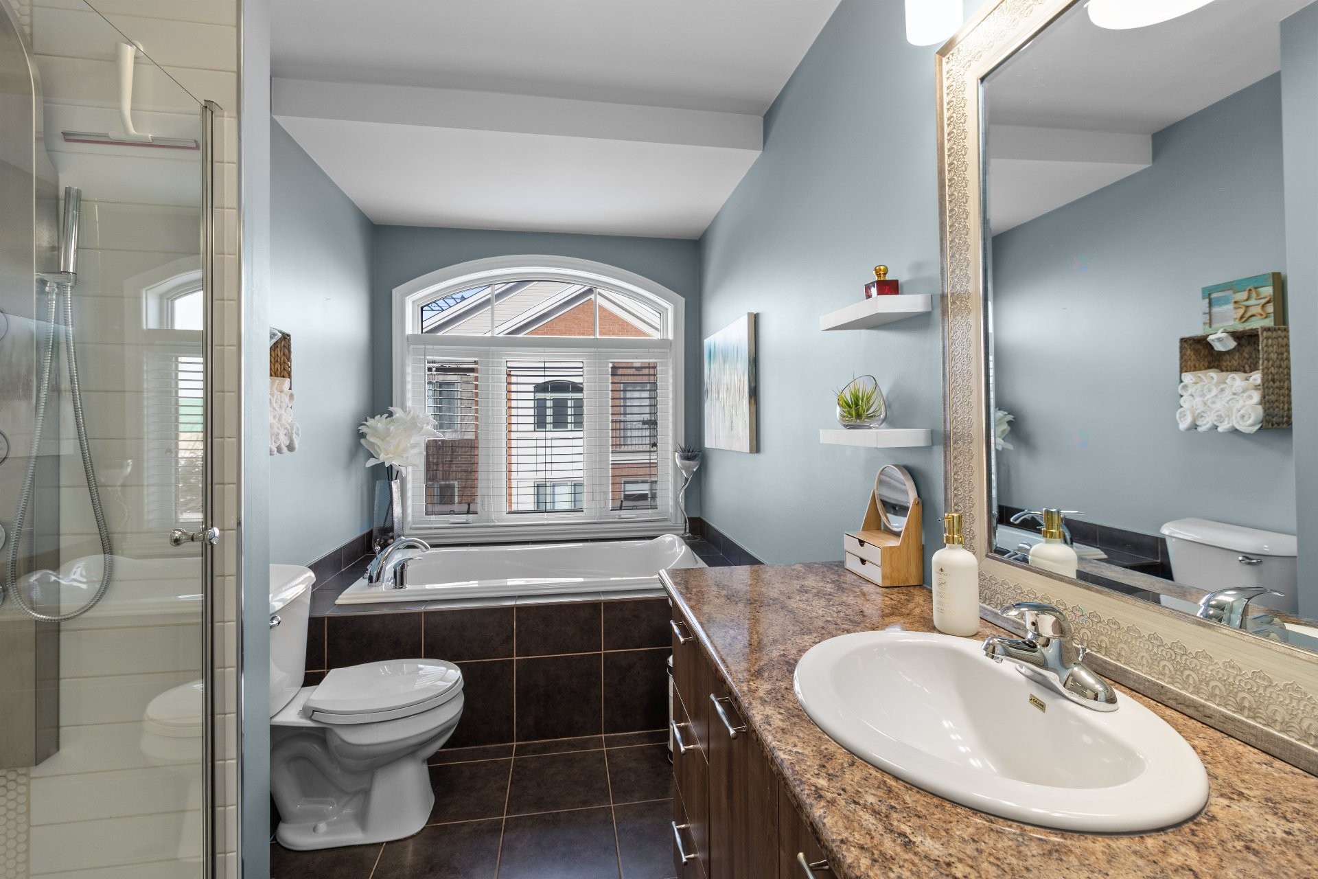 









3384


Boul. Gareau

,
Longueuil (Saint-Hubert),




QC
J3Y0J5

