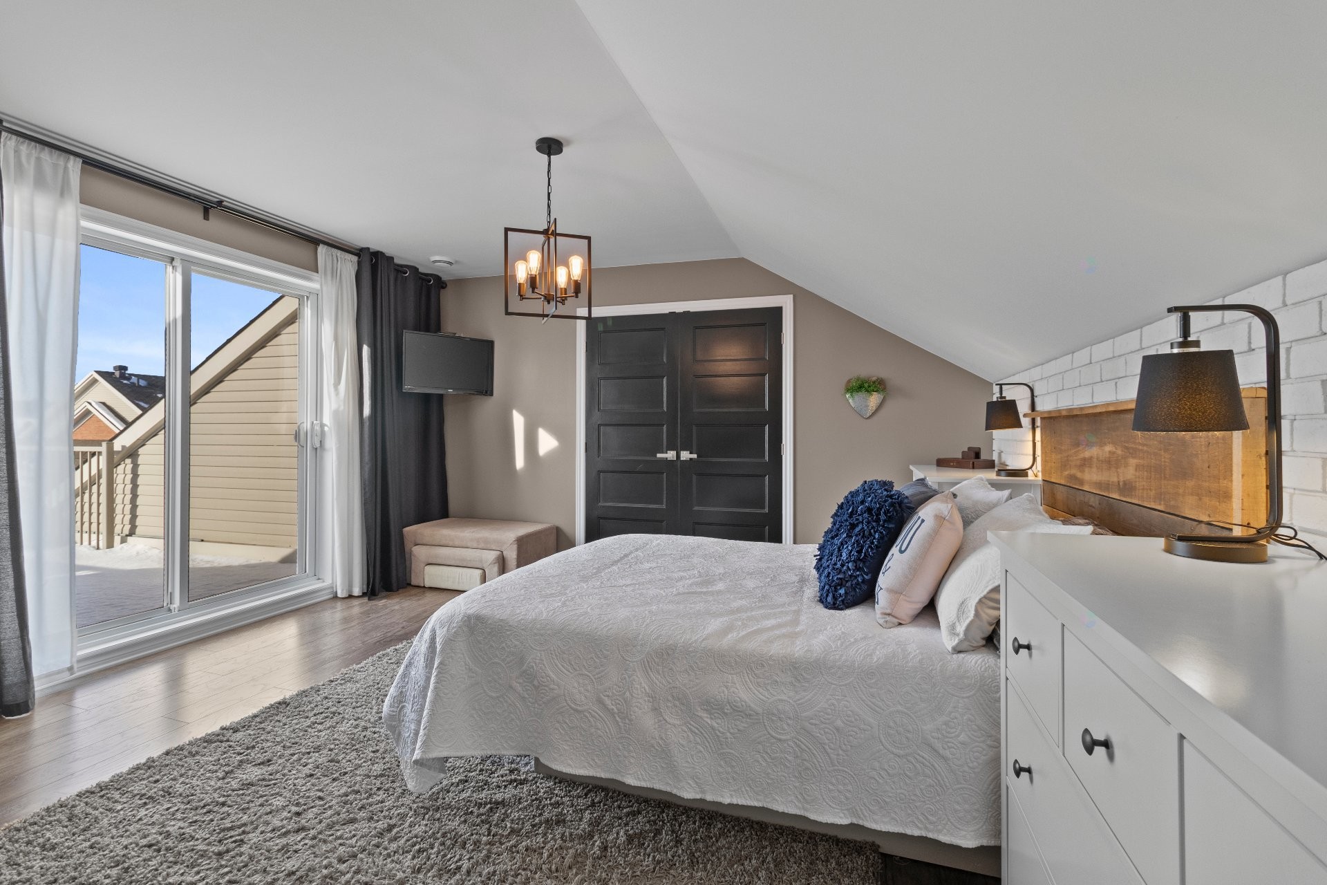 









3384


Boul. Gareau

,
Longueuil (Saint-Hubert),




QC
J3Y0J5

