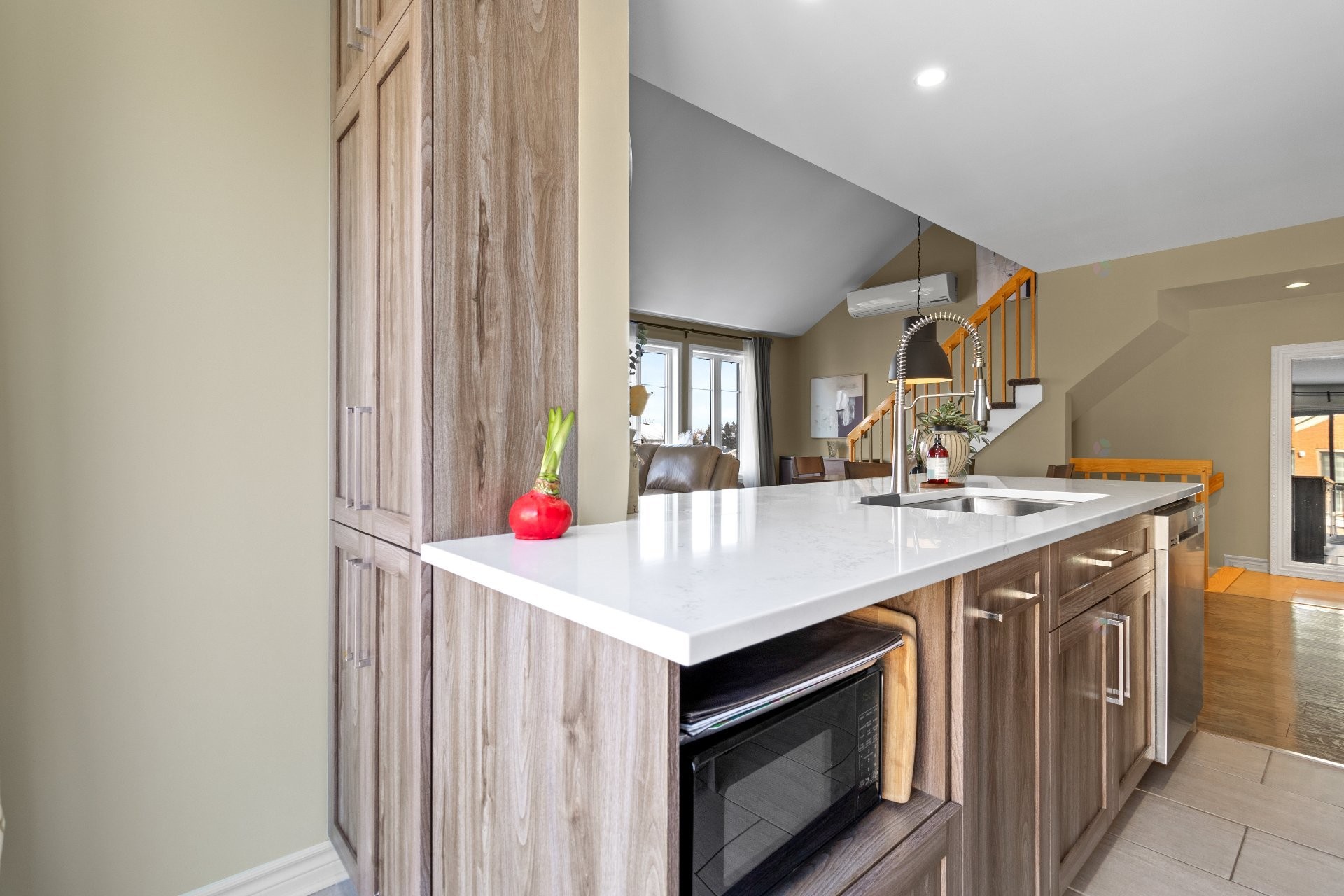 









3384


Boul. Gareau

,
Longueuil (Saint-Hubert),




QC
J3Y0J5

