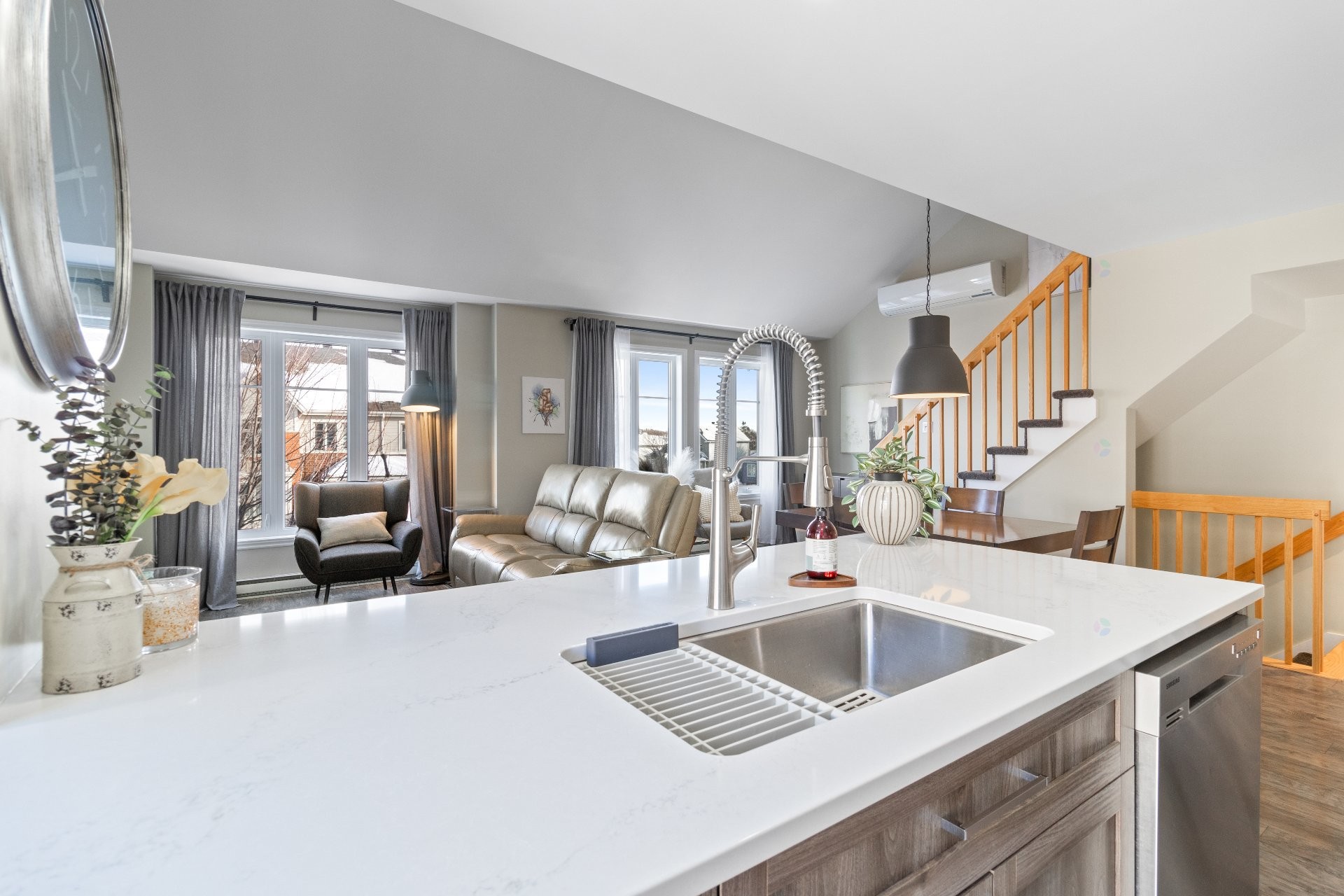 









3384


Boul. Gareau

,
Longueuil (Saint-Hubert),




QC
J3Y0J5

