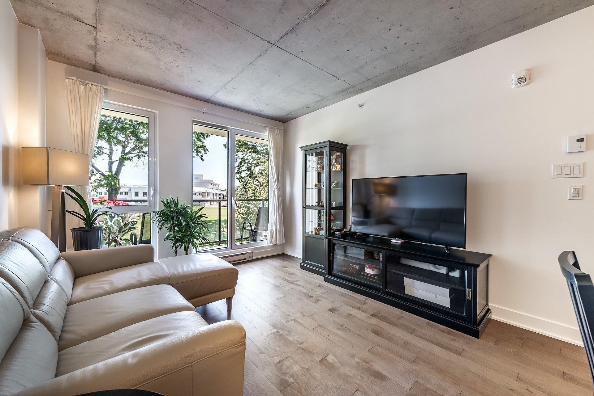 









271


Av. De l'Académie

, 210,
Dorval,




QC
H9S0B4

