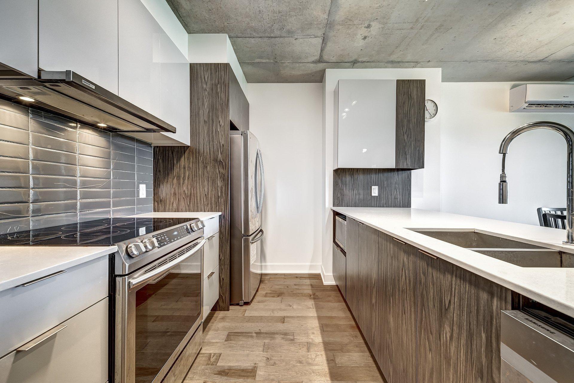 









271


Av. De l'Académie

, 210,
Dorval,




QC
H9S0B4

